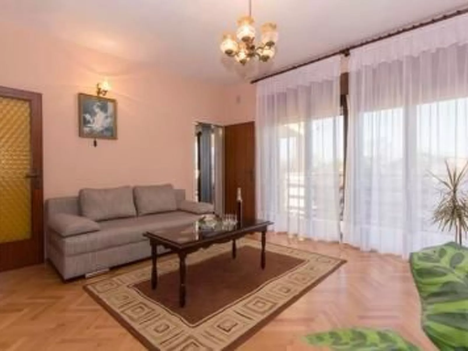 Mit privater Terrasse-Inside