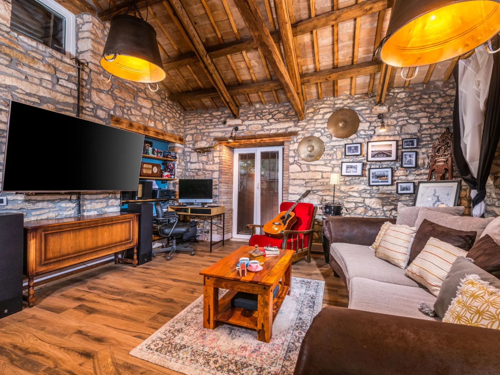 Rustic cozy house Pupy mit private pool und kino-Drinnen