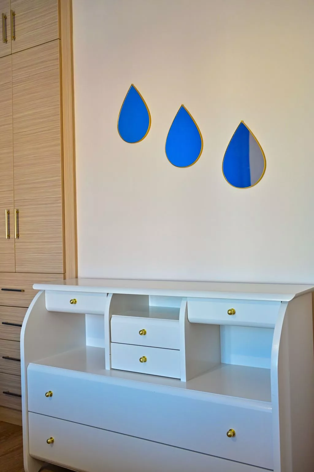 Royal Blue Central House "by Checkin"-Inside