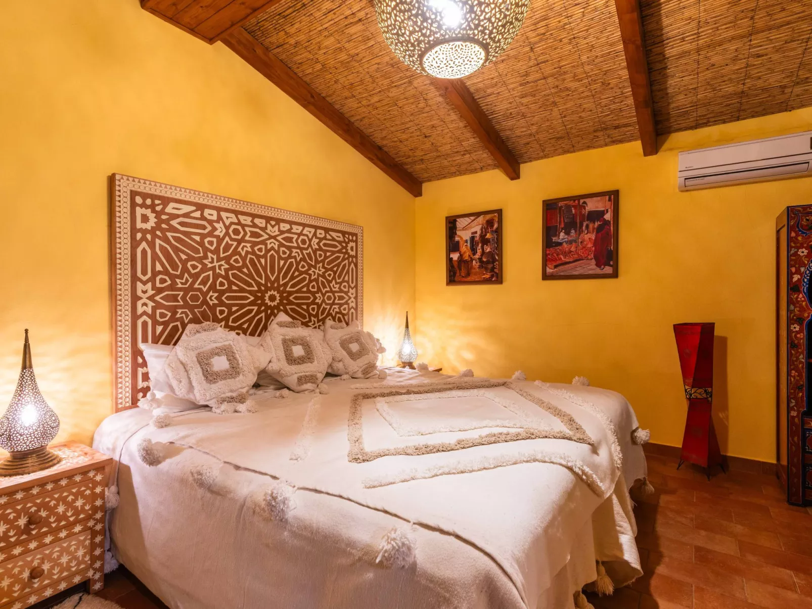 Feriendorf "Riad Serpa Galé". - Drinnen