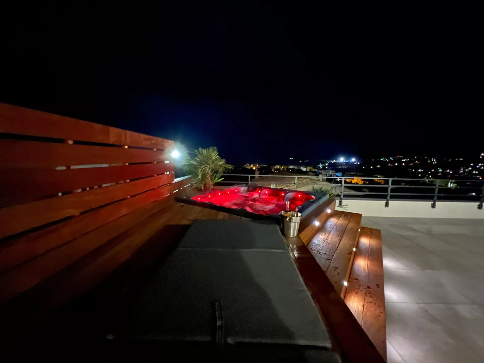 ISULA-RED_BEAUTIFUL_VIEW.-Draußen