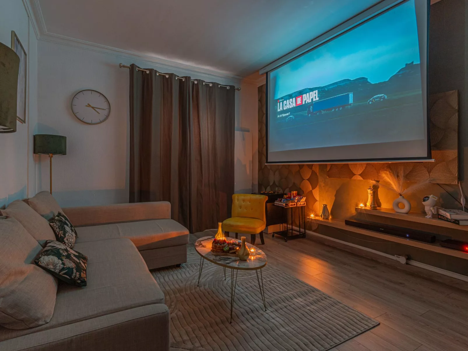 Ferienwohnung "Luxury Cinéphile"