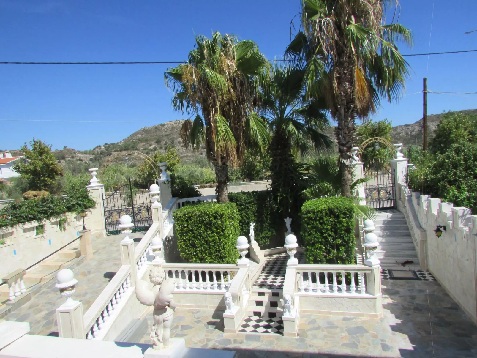 Castellino-Studios-Outside