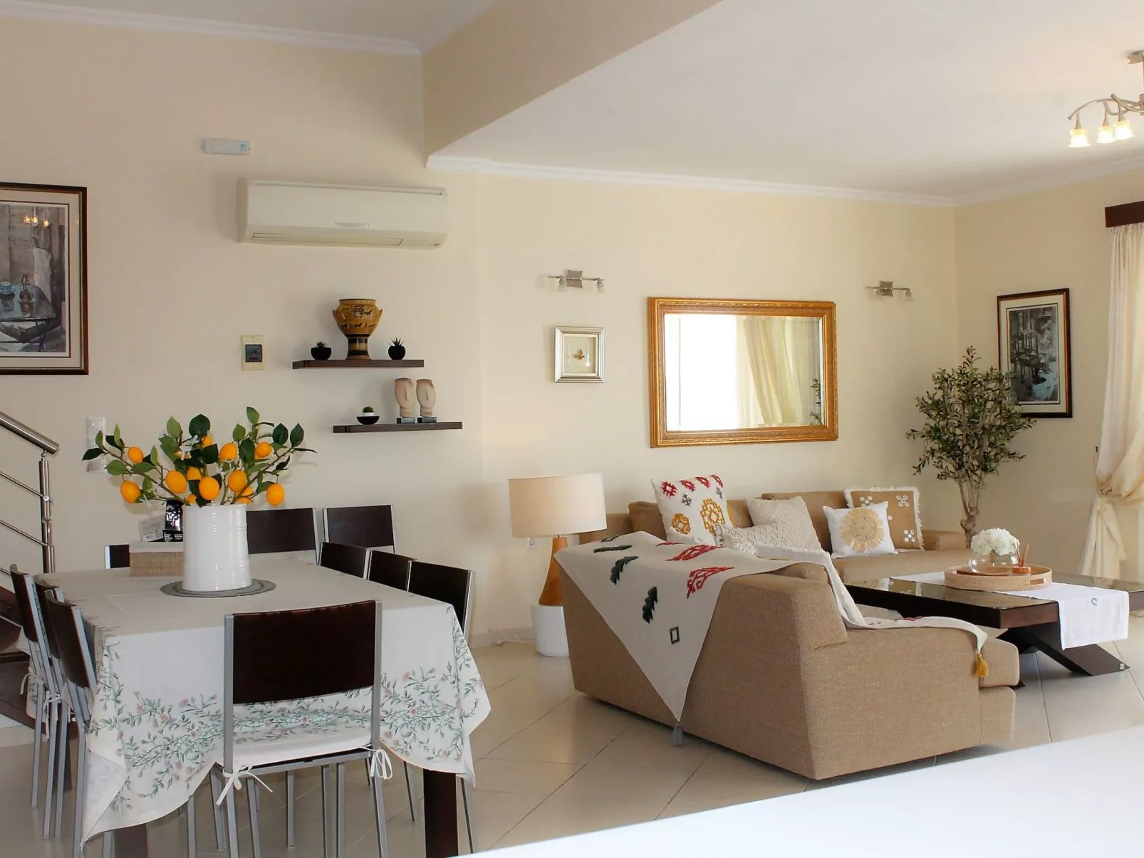 Wunderschöne Villa mit Panoramablick auf das Meer-Drinnen