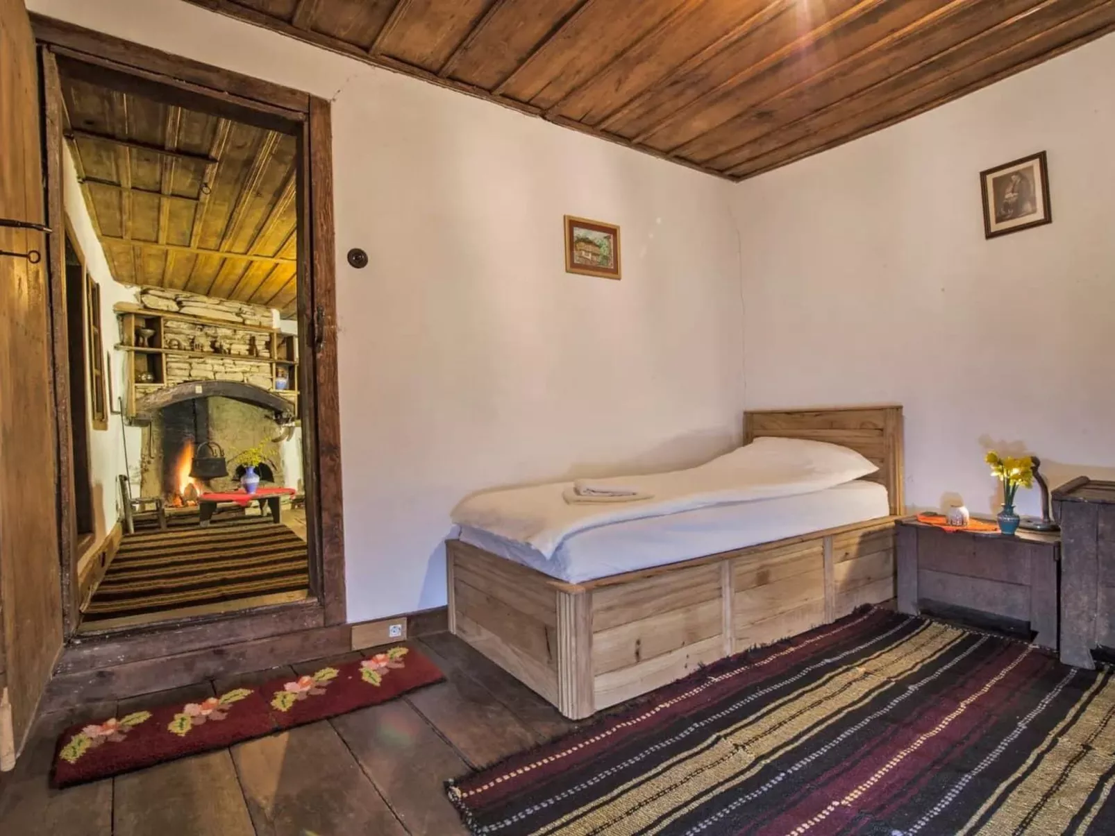 Authentisches Haus mit Bergblick - Karashka-Drinnen