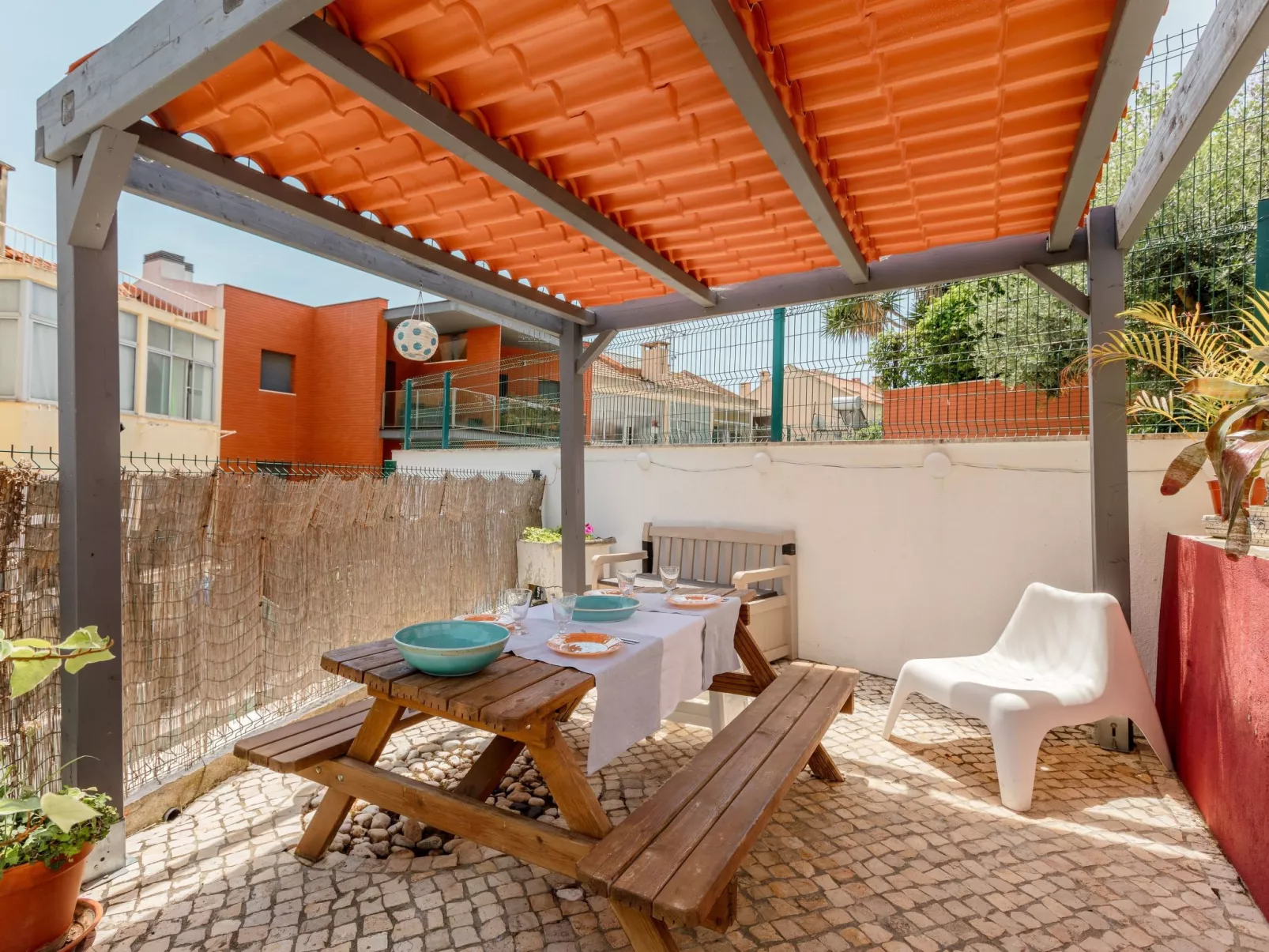 Nette Wohnung mit Kleinem gemeinsamem Pool - Outside