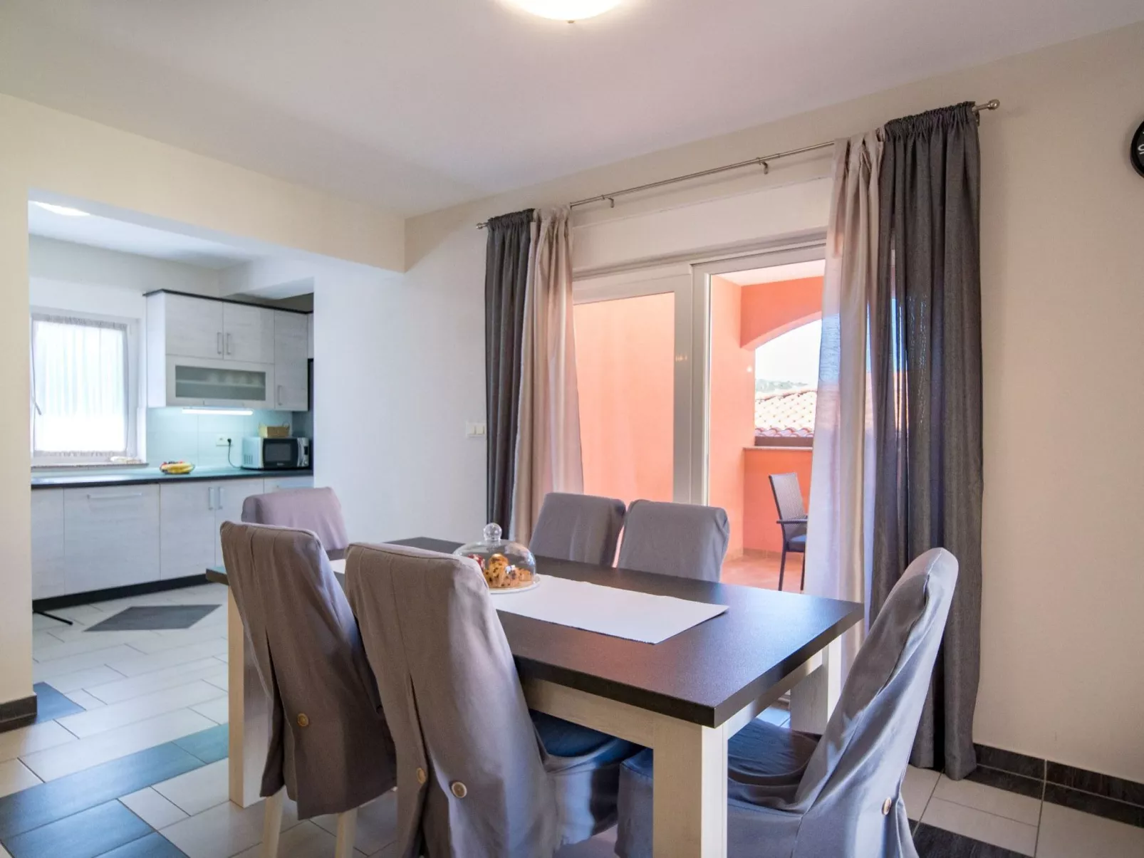 Appartement mit Blick auf das Wasser-Drinnen