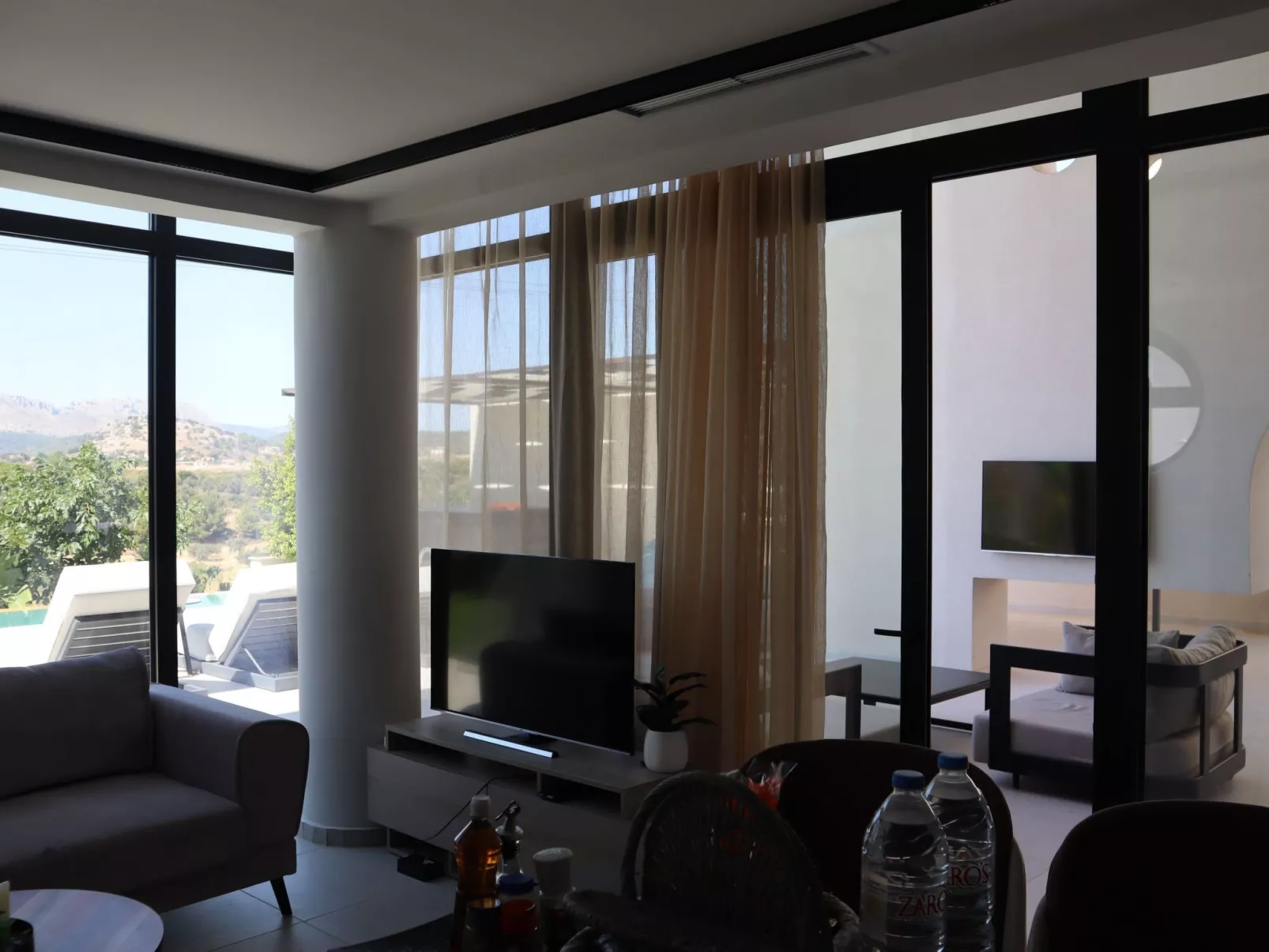 Trapezia Luxury Living -Garnet-Dedans