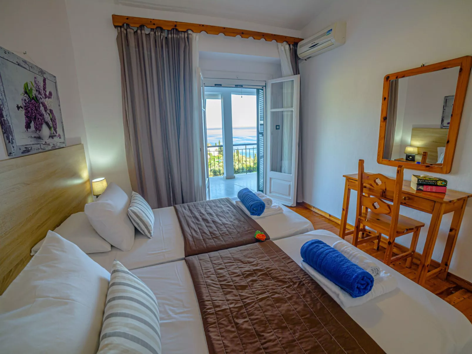 "Zeus" mit Infinity Pool-Drinnen