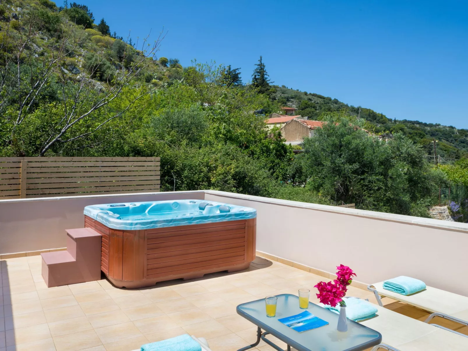 "Villa Aladanos" mit privatem Pool-Outside