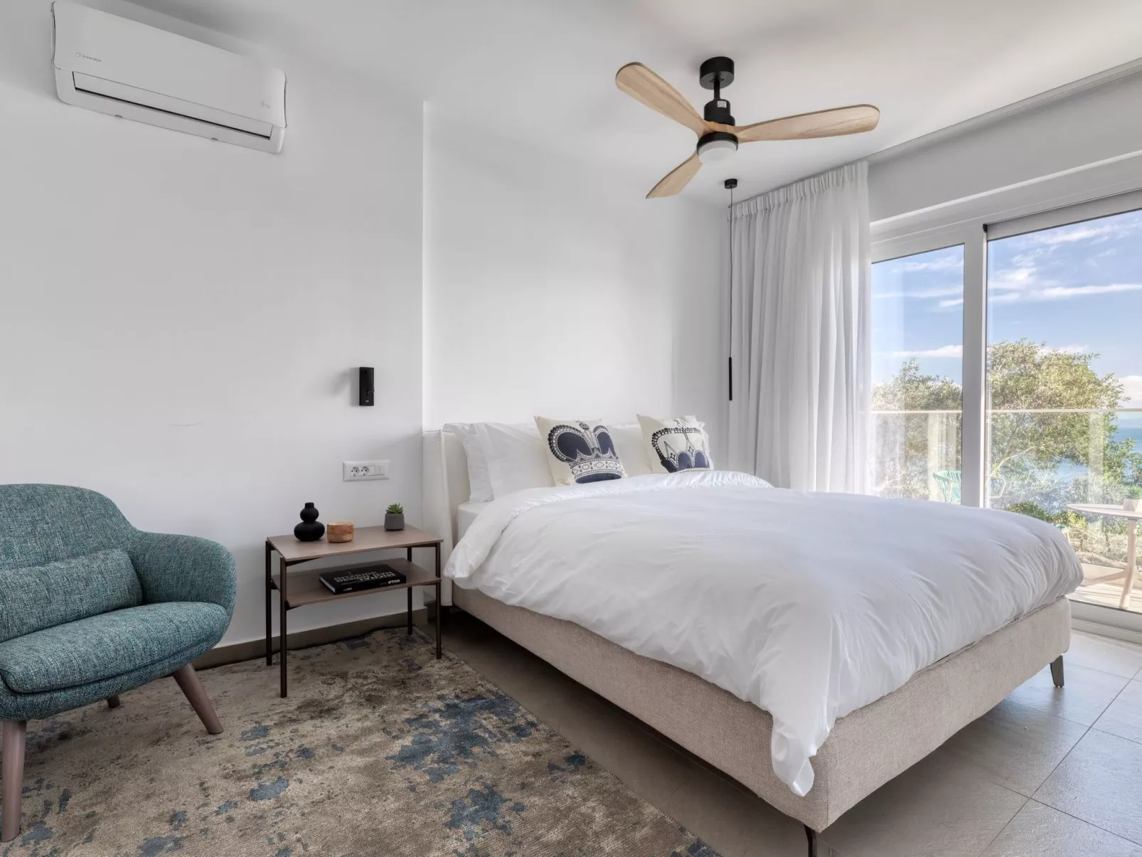 Luxuriöses Apartment mit zwei Schlafzimmern und Meerblick-Inside