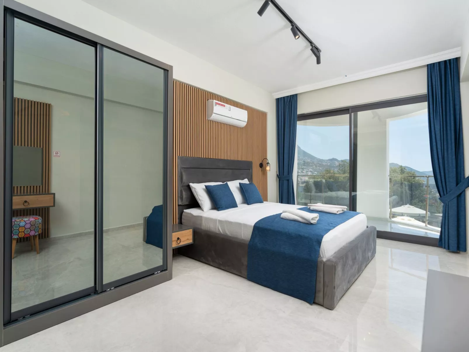 Ferienvilla "Ekinoks" mit Blick auf das Wasser-Dedans