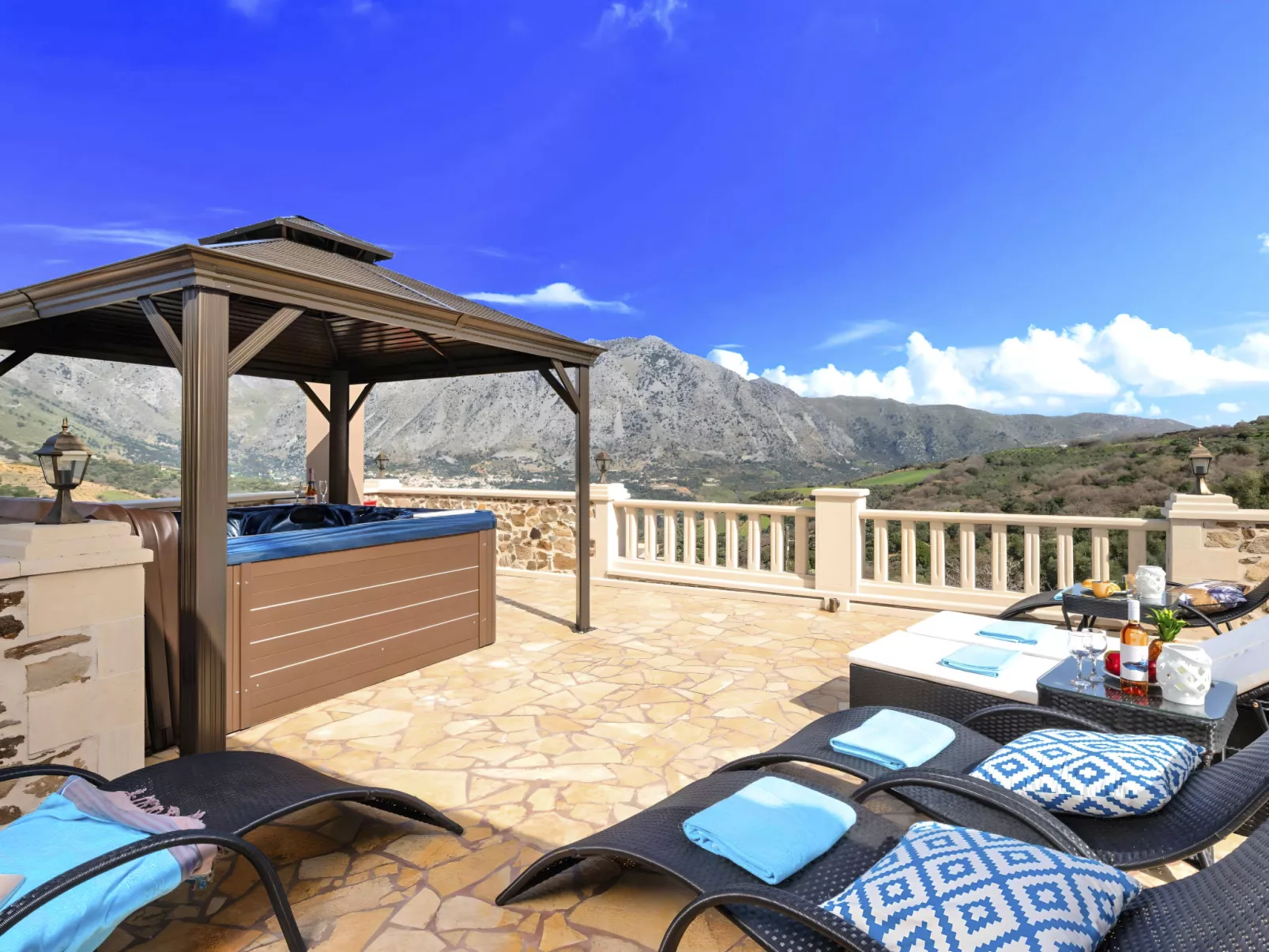 Petralis Luxus Villa Pool Whirlpool-Draußen