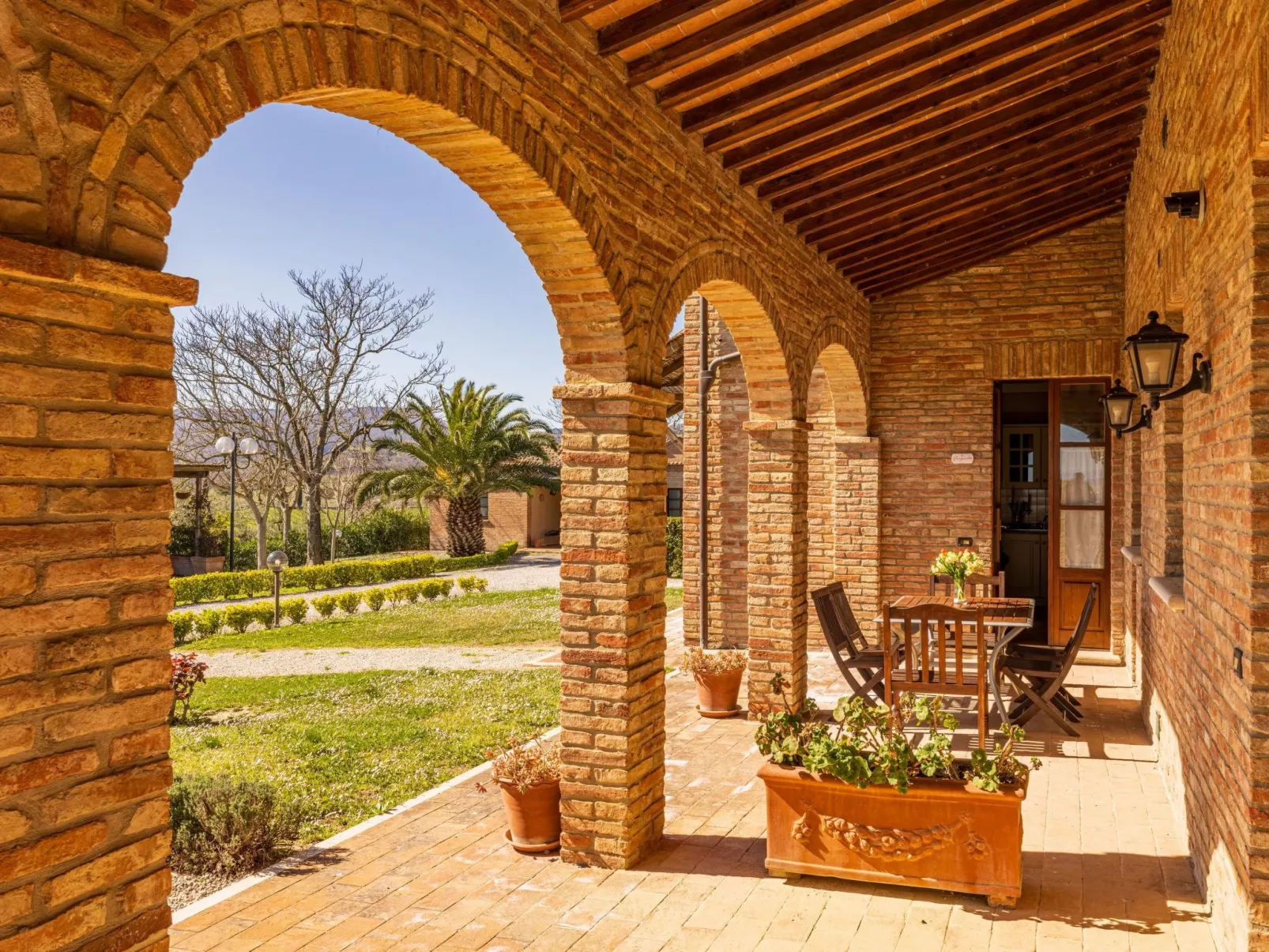 Sanguineto' Wohnung mit Schwimmbad-Draußen