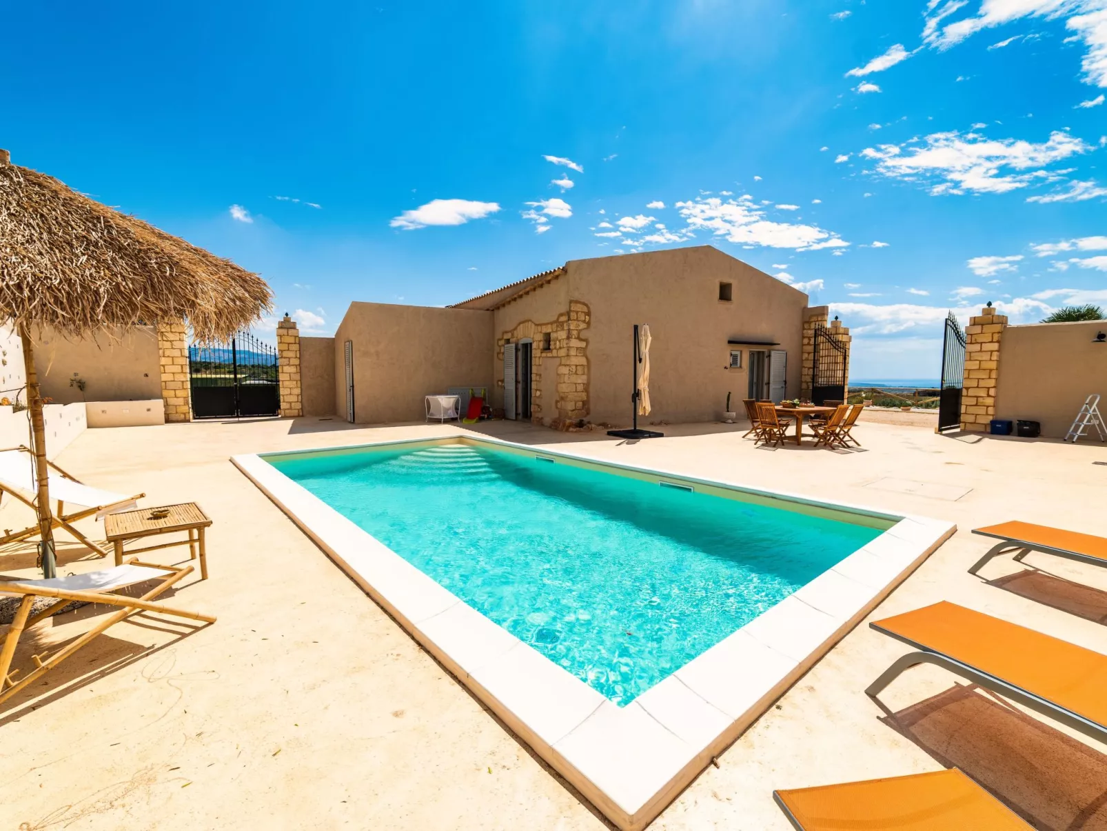 Zwei Einheiten, Luxus, Schwimmbad, Gemüsegarten-Dehors