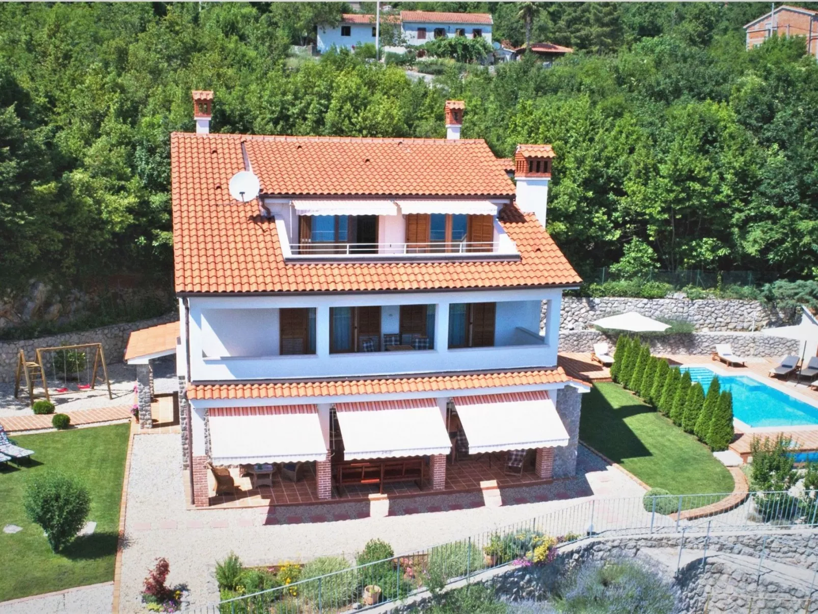 Anwesen "Vila Harmonia" mit Infinity-Pool