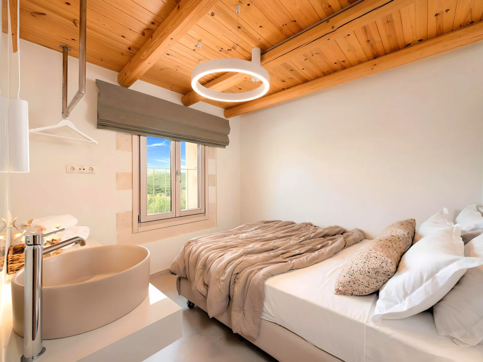 Hidden Gem Pool und Jacuzzi-Inside