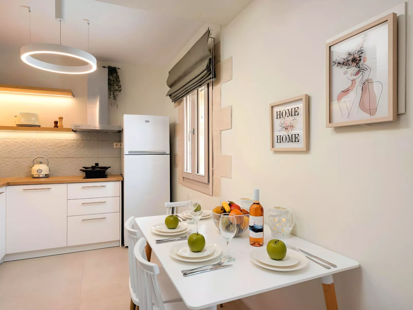 Hidden Gem Villa Pool und Jaccuzzi-Inside