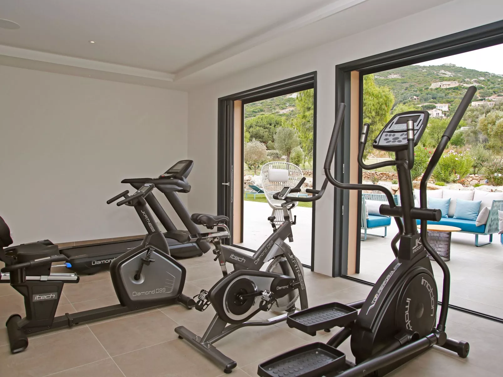 Villa 3 Schlafzimmer, privater Pool Garten und Parkplatz-Dedans