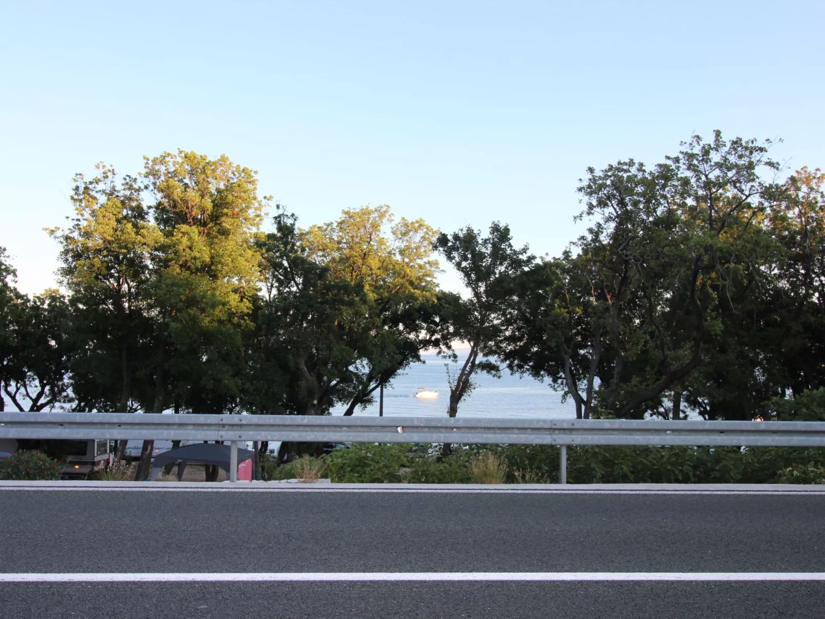 Am schönen Kieselstrand.-Dehors