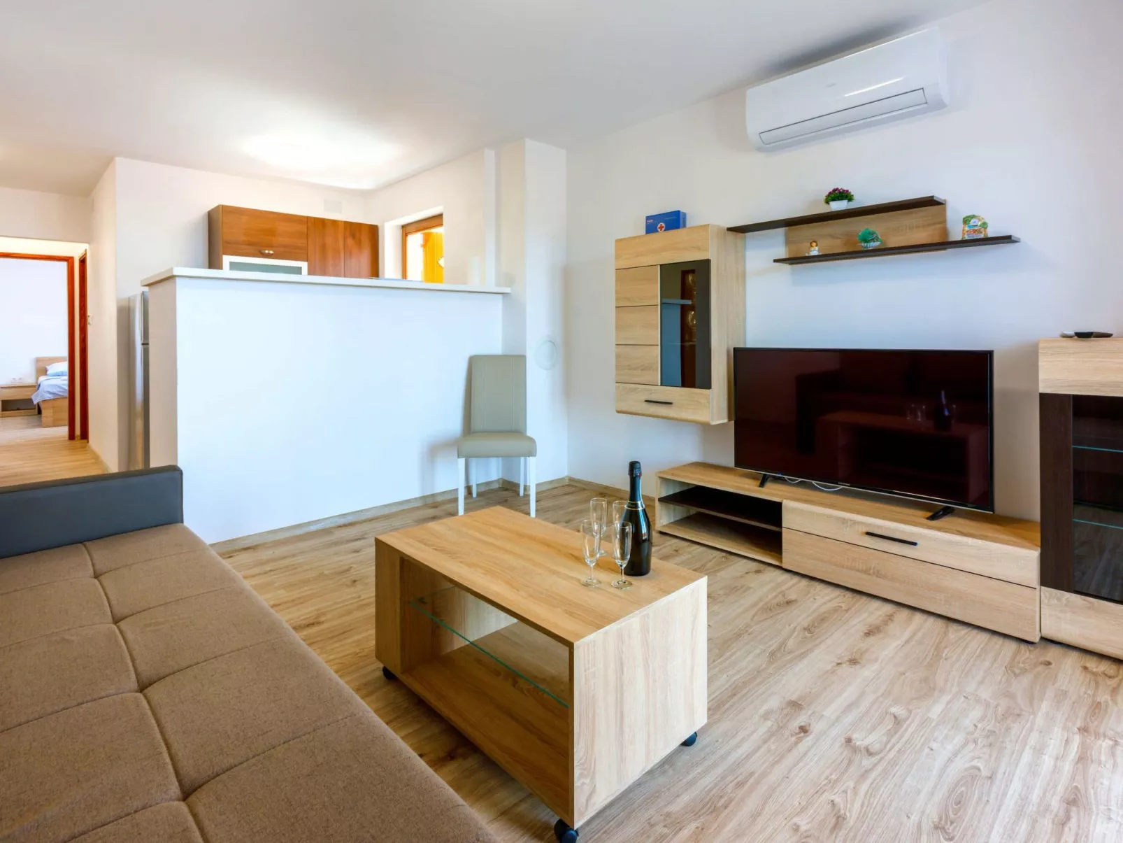 FeWo mit privatem Balkon und Gemeinschaftspool-Drinnen