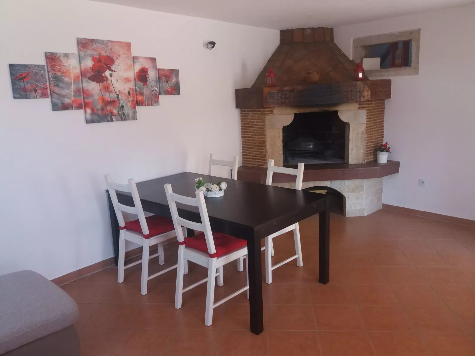 Haus Mirelia für zwei Personen mit Garten-Inside