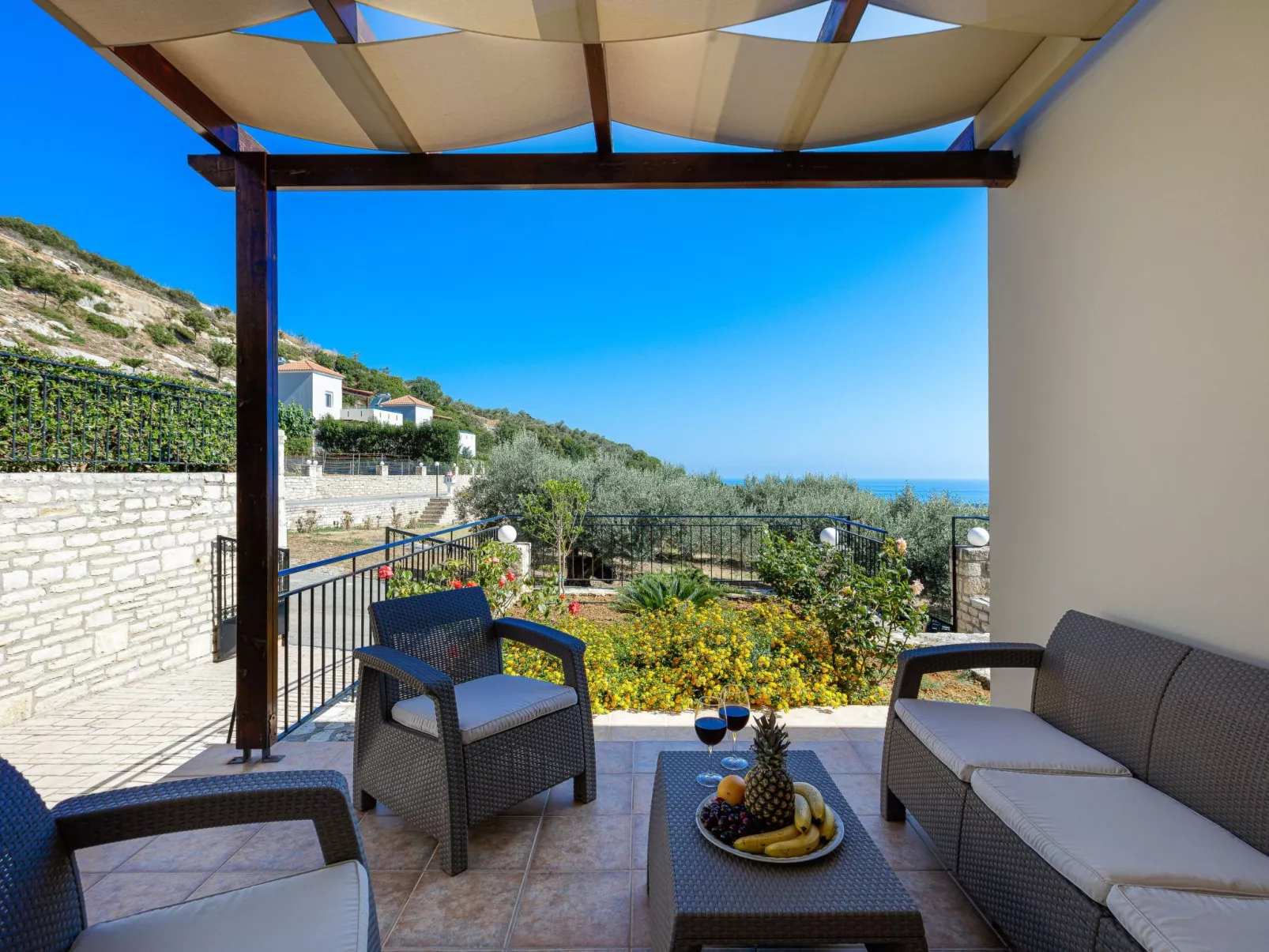 Familienfreundliche Villa mit privatem Pool und BBQ-Drinnen