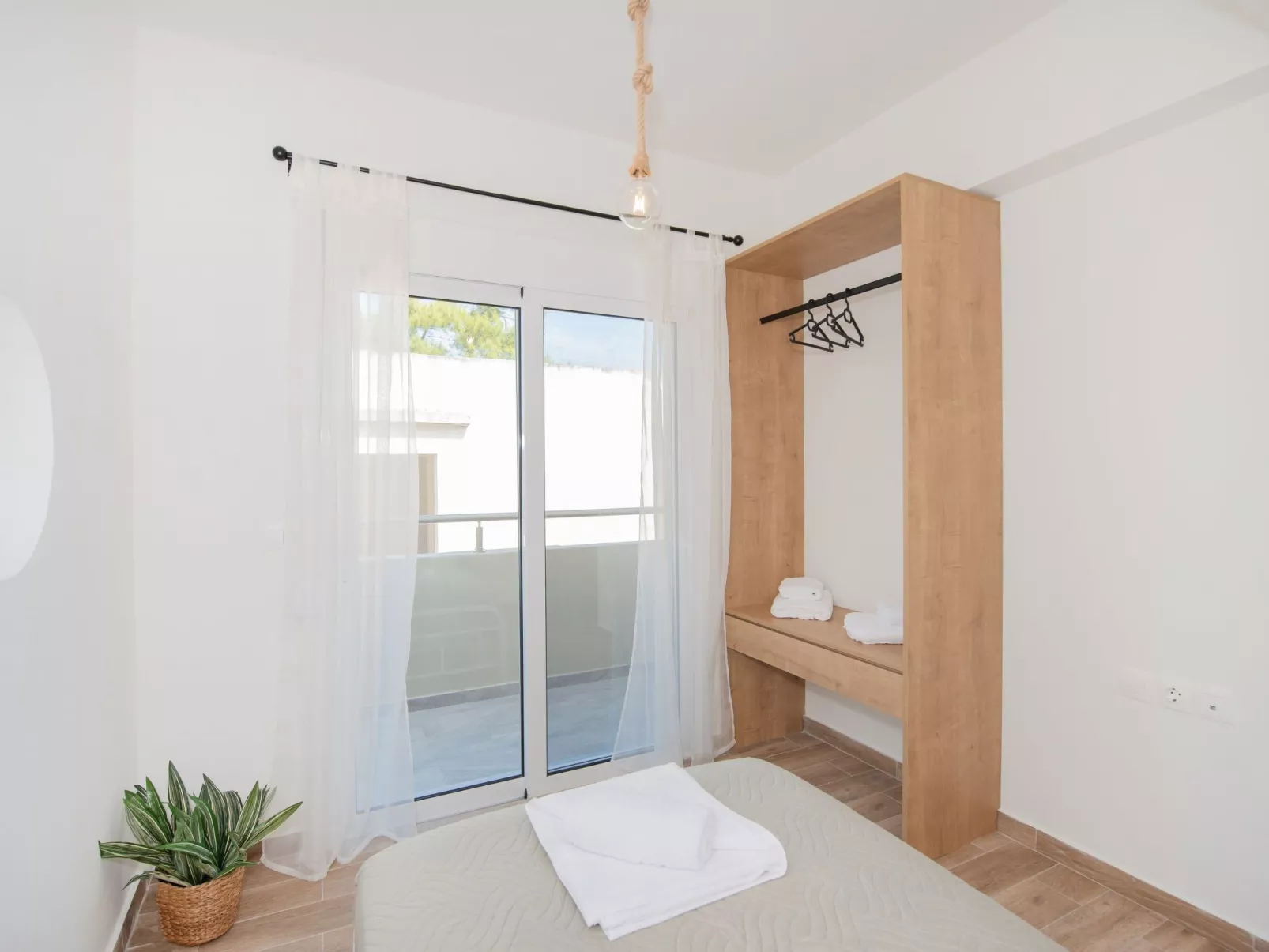 Elias Filerimos Haus-Dedans