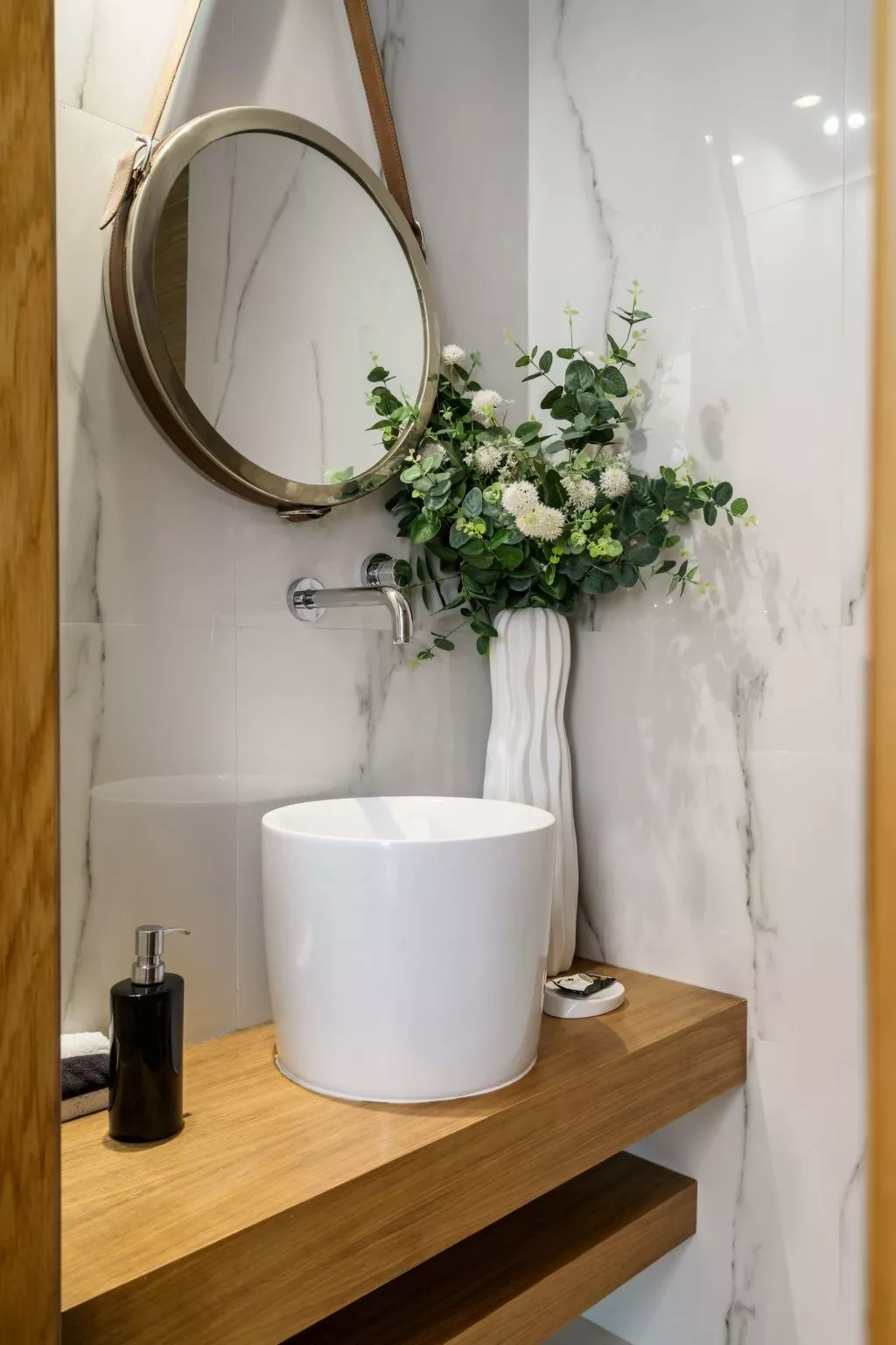 Lux-Villa mit Innen- und Außenpool, BBQ und Fitnessraum-Inside