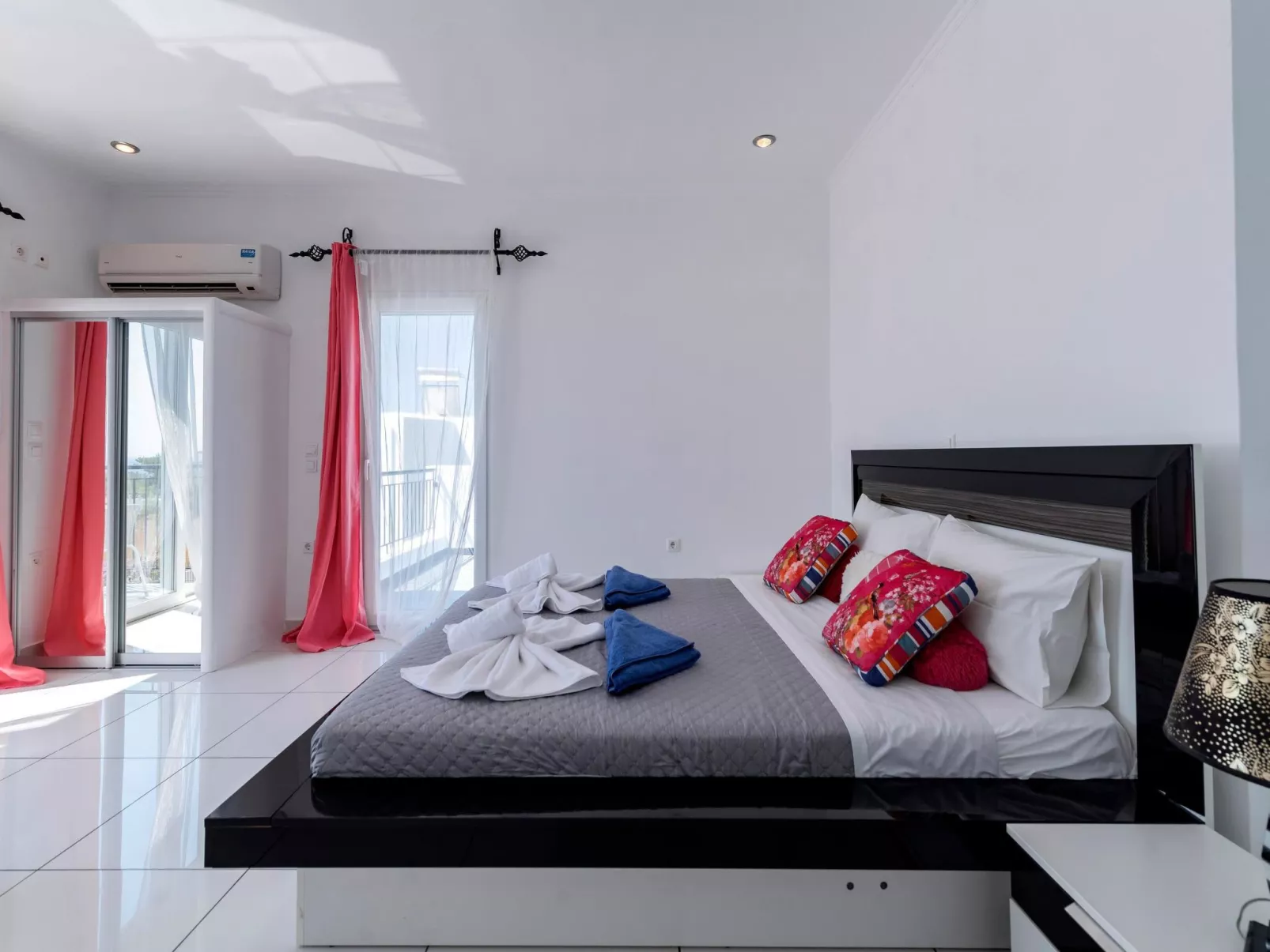 Charmante Diamond Villa in der Nähe von Gennadi Strand-Image-tags.info