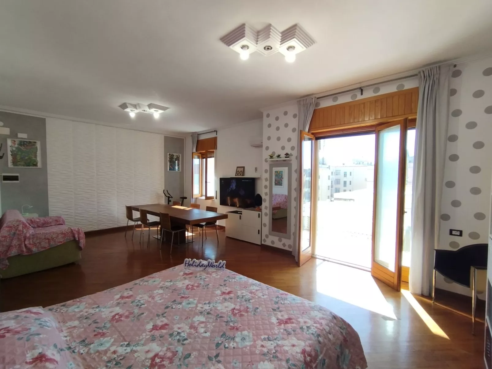 Sea La Vie by Holiday World-Inside