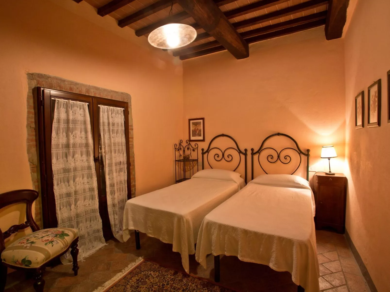 Buchfinkmaskie-Drinnen