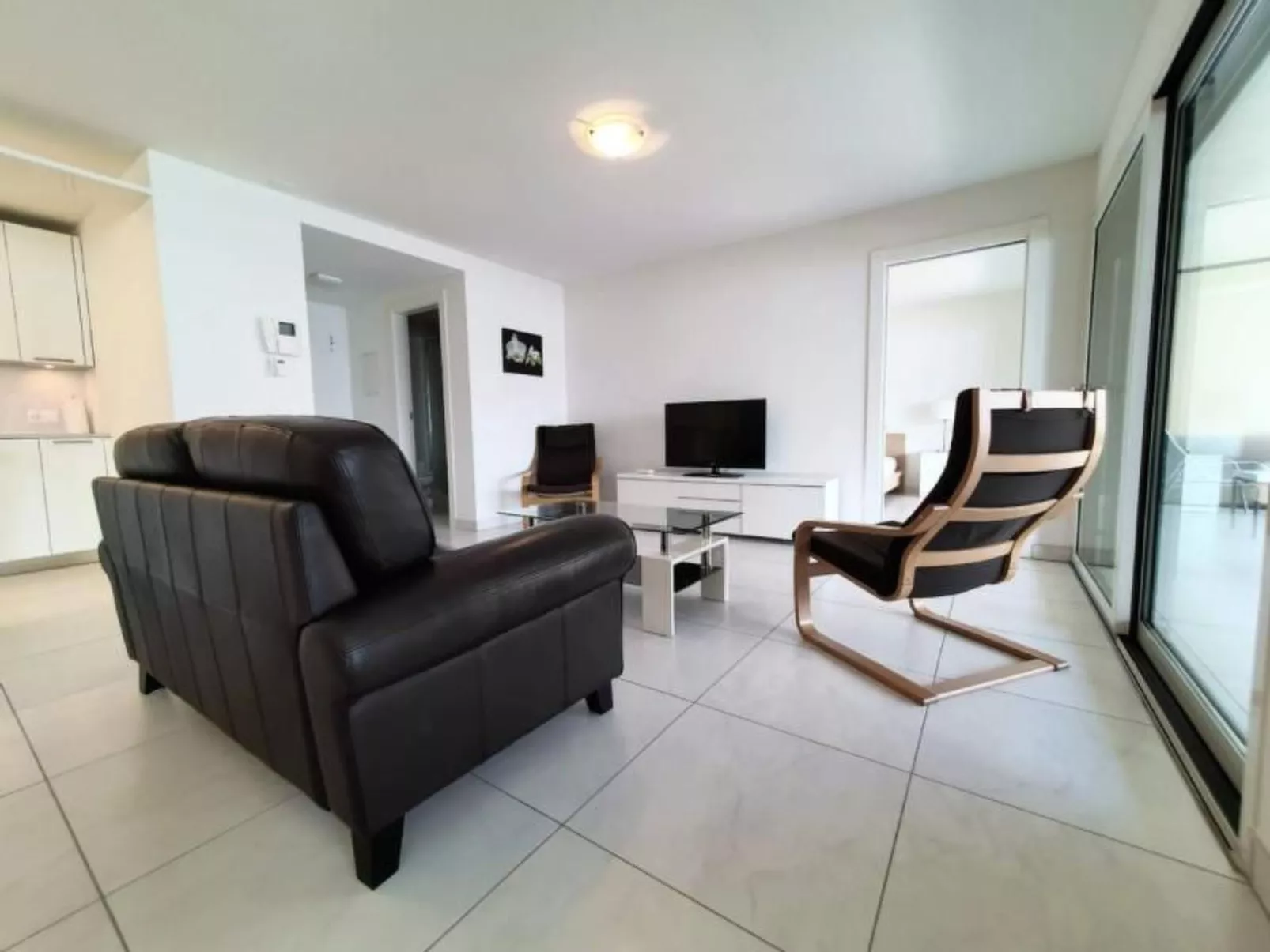 Vivian Residenz Apt 505-Inside