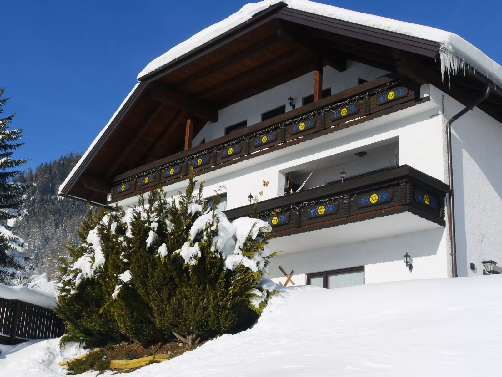 Wohl eingerichtete Wohnung mit eigenem Balkon-Outside
