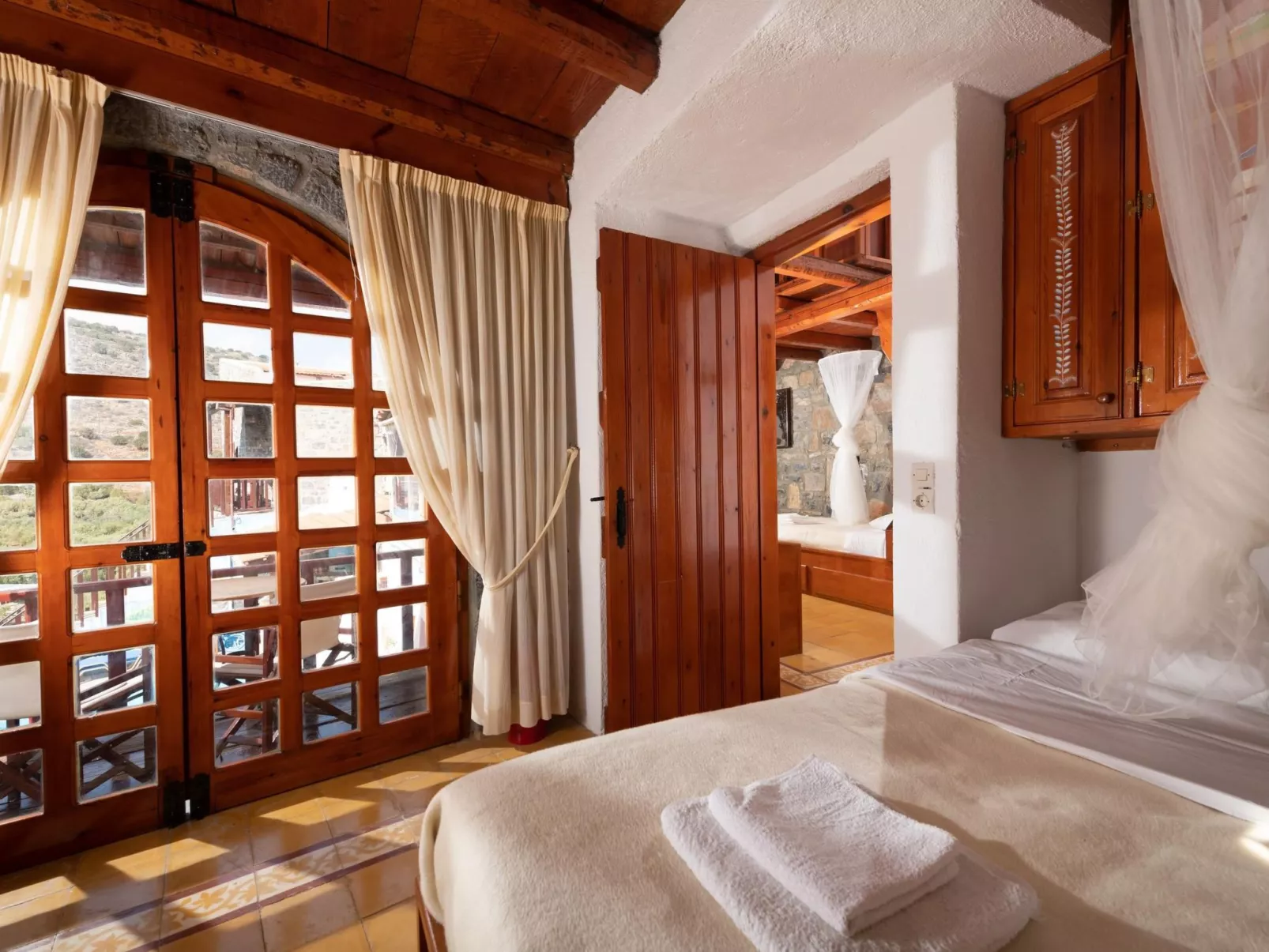 Penelope in Mavrikiano-Inside