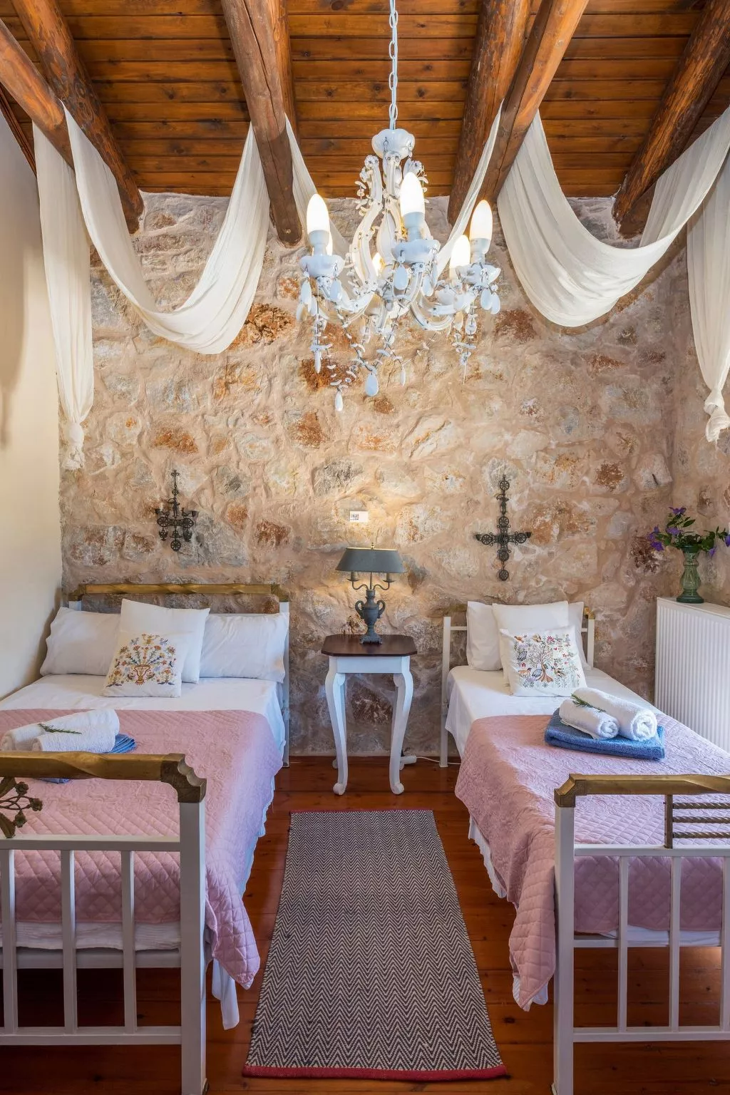 Villa aus Stein "Galatia"-Image-tags.info