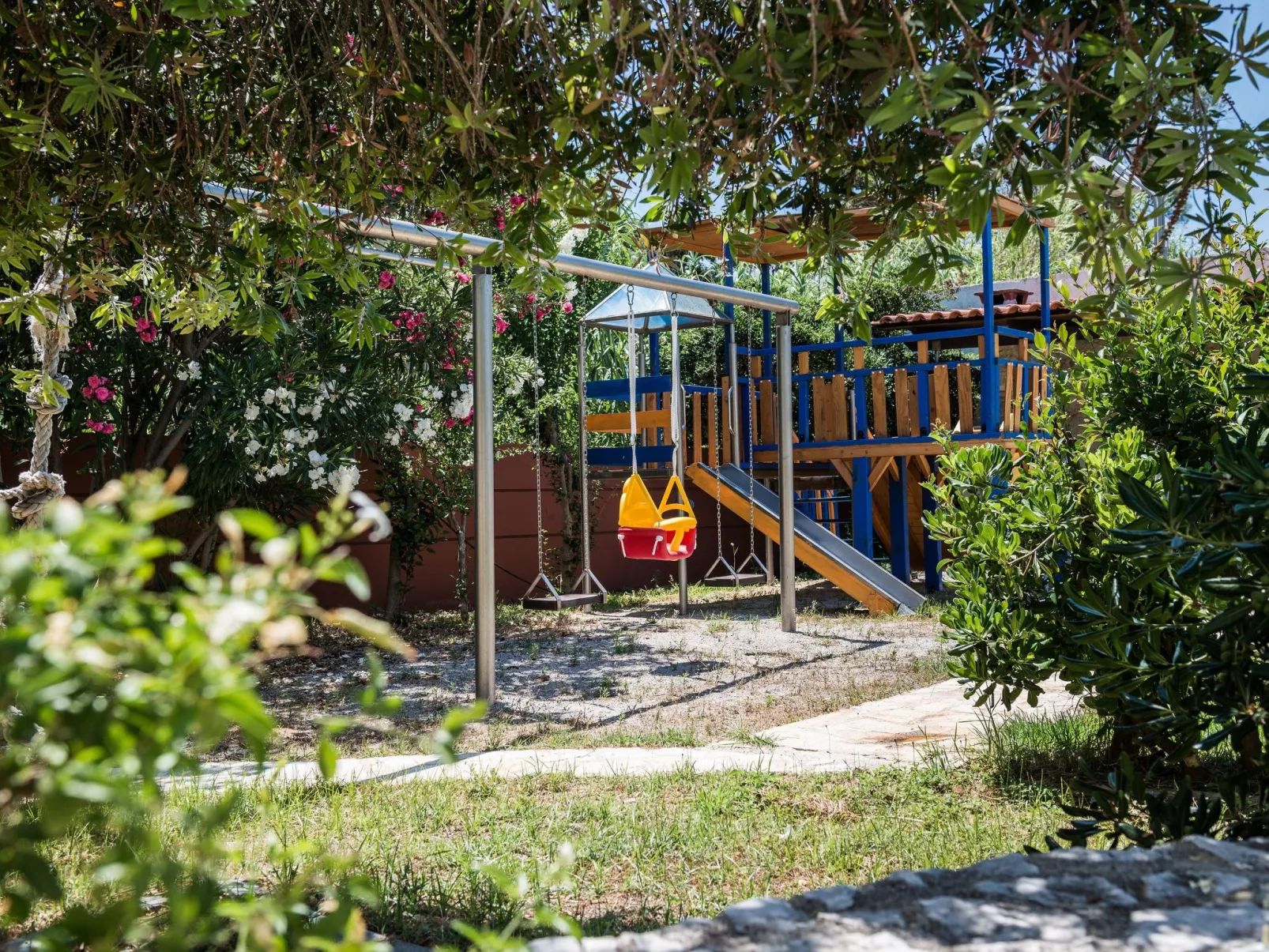 Mit gemeinschaftlichem Pool-Draußen