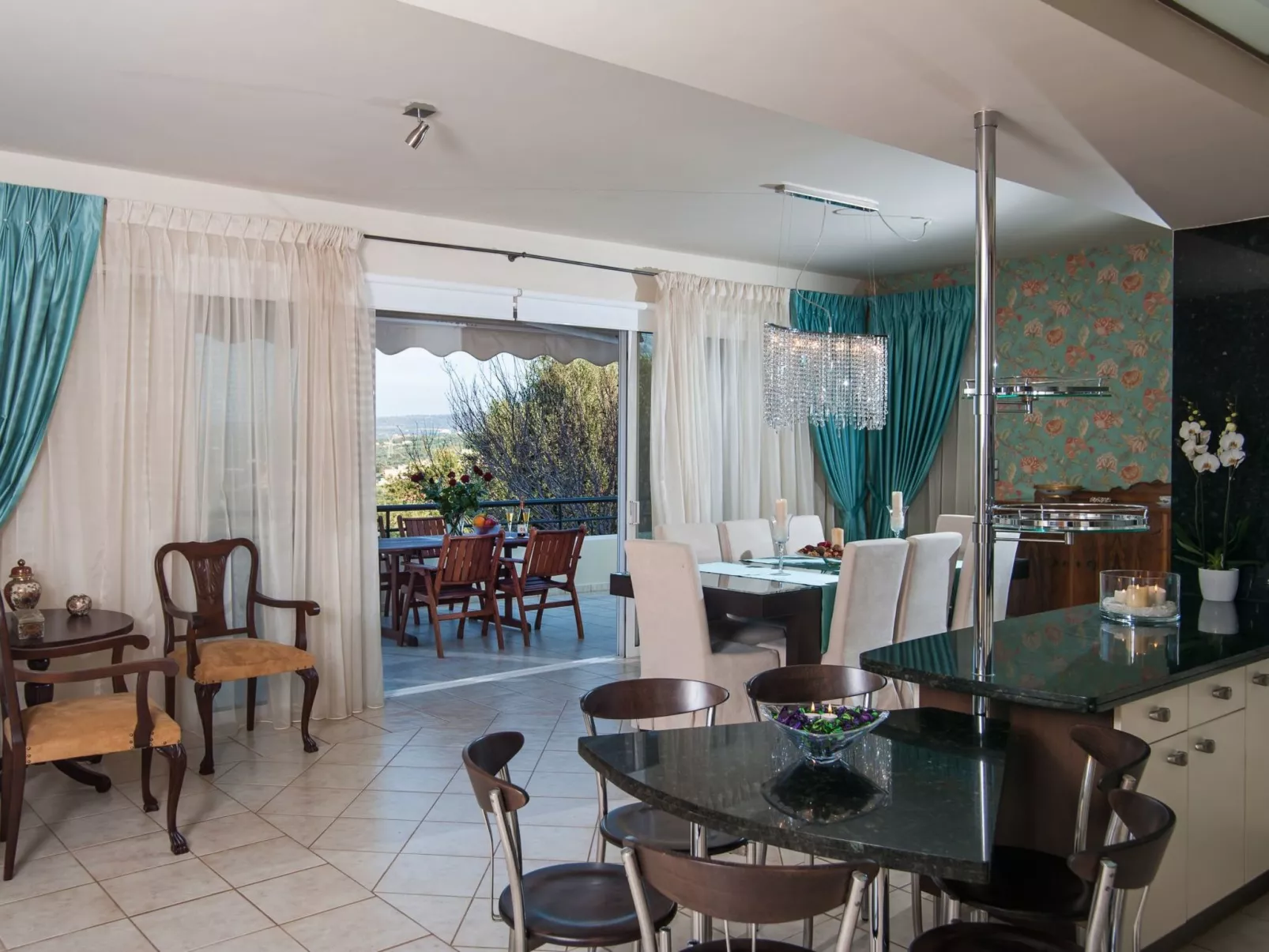 Villa mit Pool, Spielplatz, Pingpong und Grillplatz