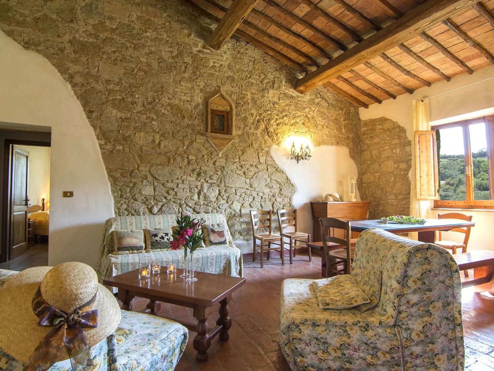 "Giglio castelltt"-Dedans