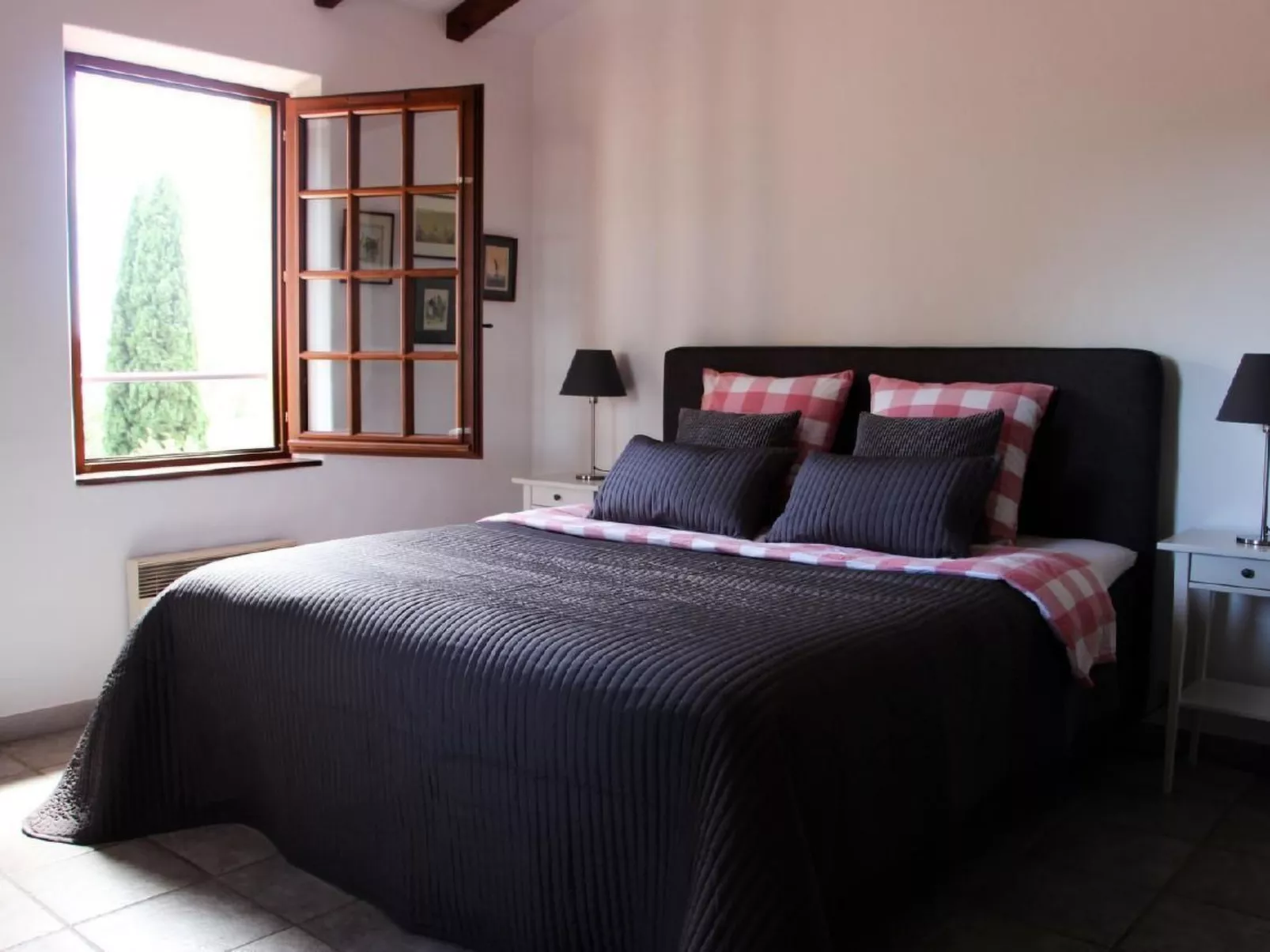 Charmante Villa mit Pool und Golfplatz-Inside