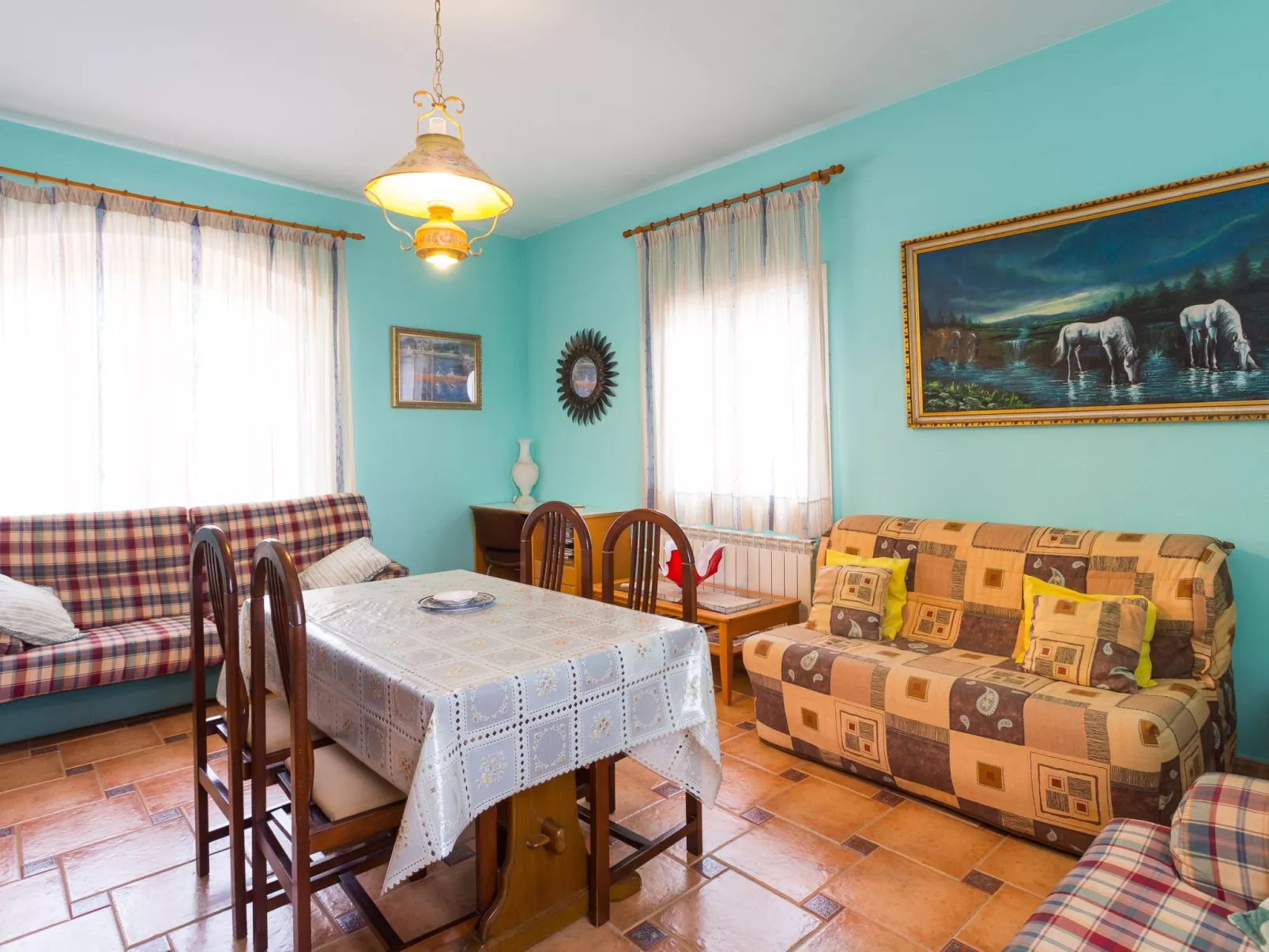 Großes Haus mit Schwimmbad und Barbecue-Image-tags.info