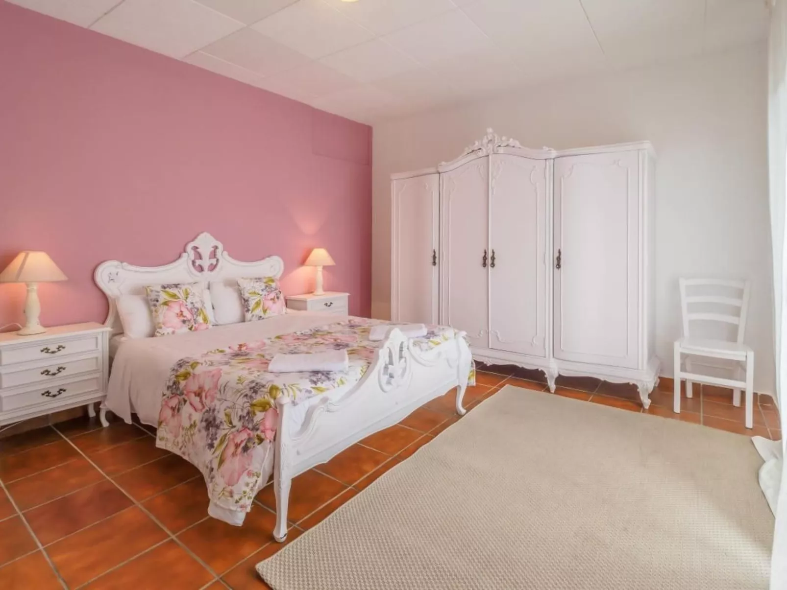 In Can Trabal mit Garten und Grill-Drinnen