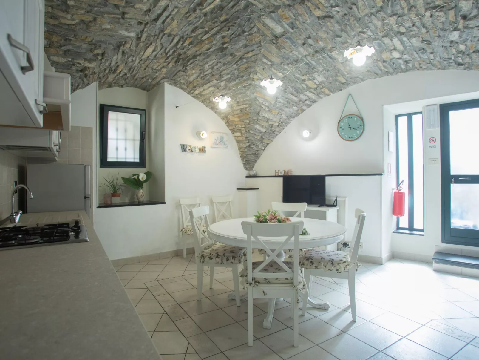 Charmantes Appartment in Diano San Pietro-Dedans