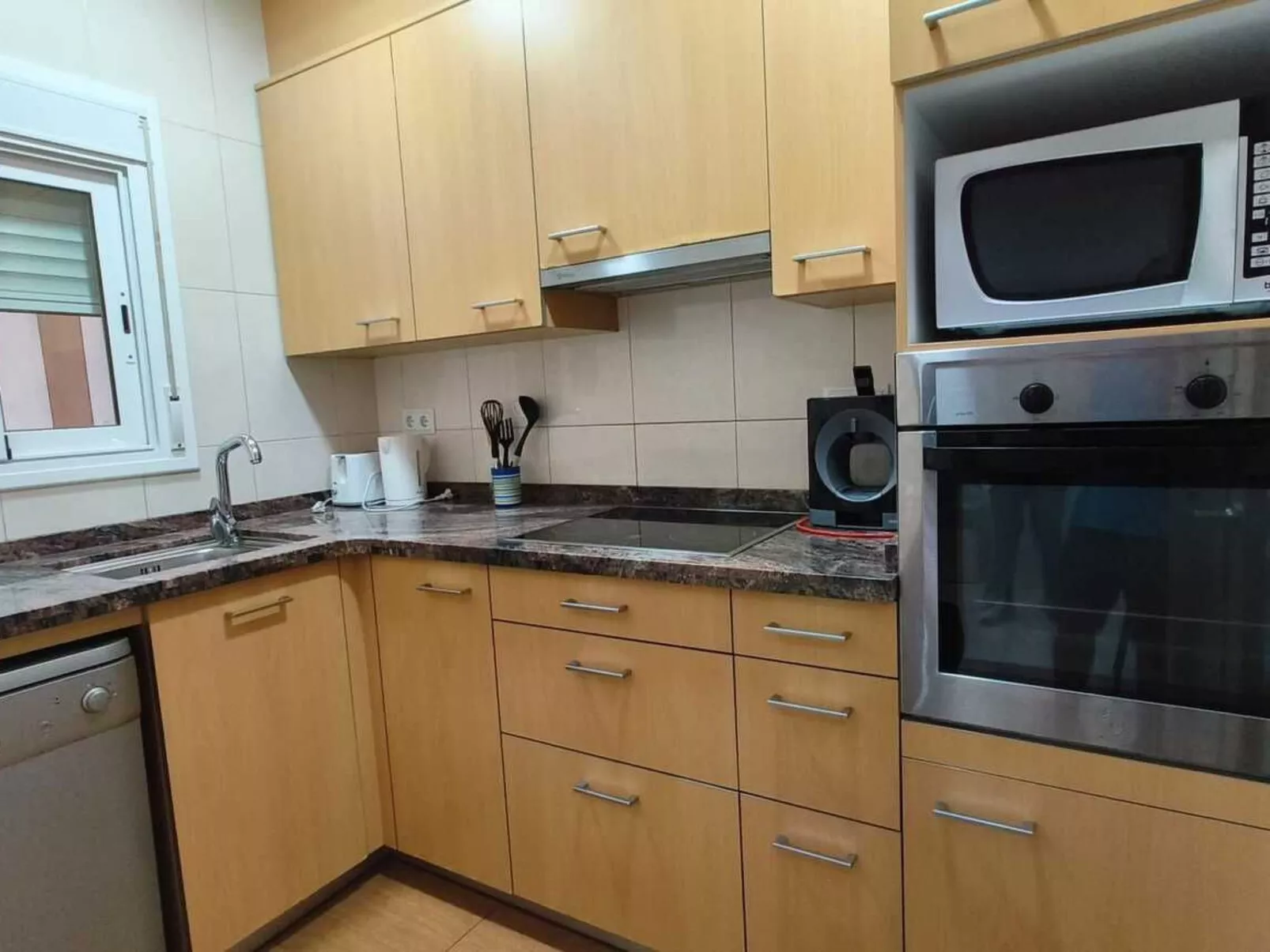 Wohnung "Stockwerk 1" mit Balkon-Drinnen