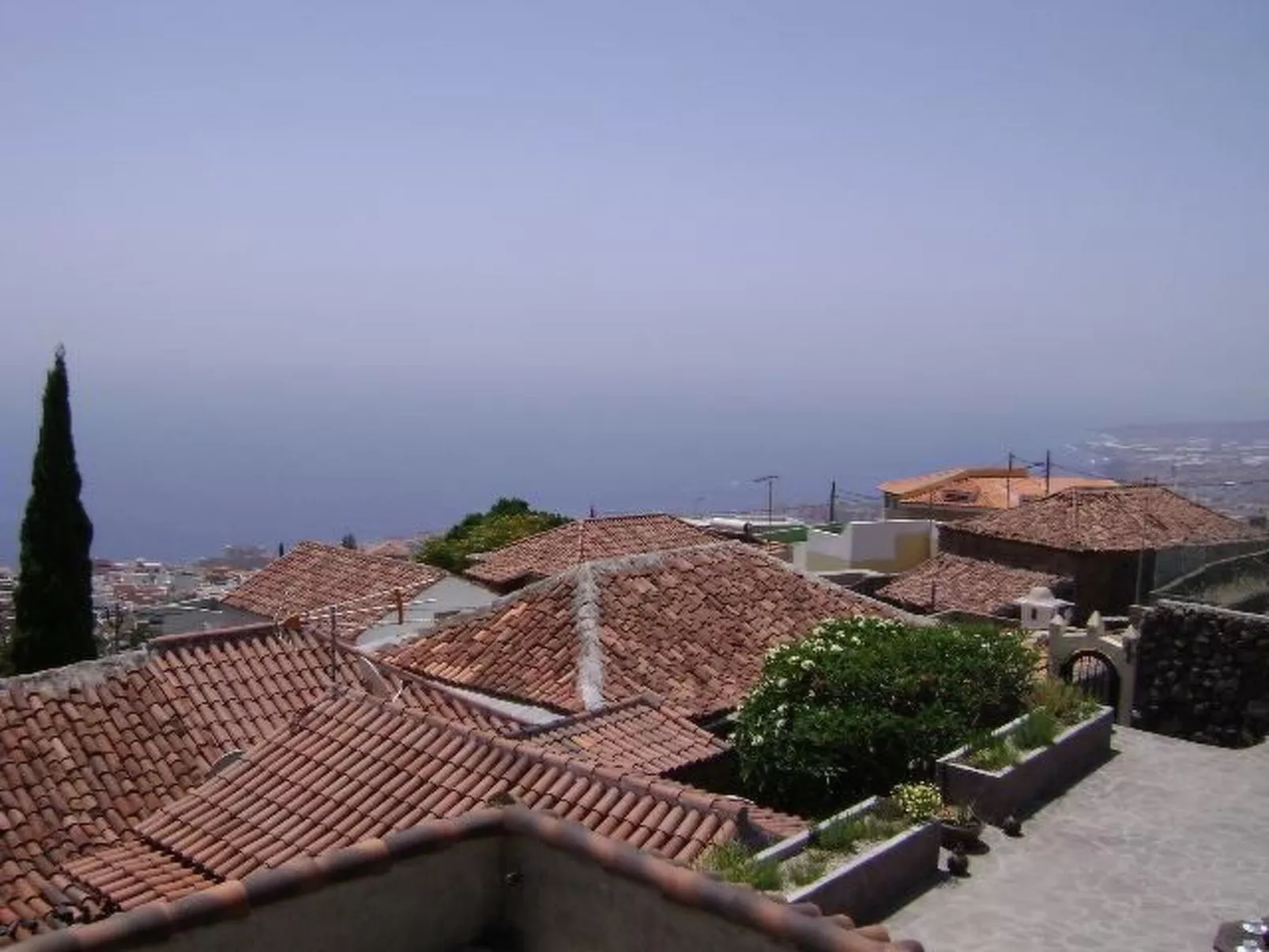 Haus mit Schwimmbad-Whirlpool in ruhiger Umgebung.