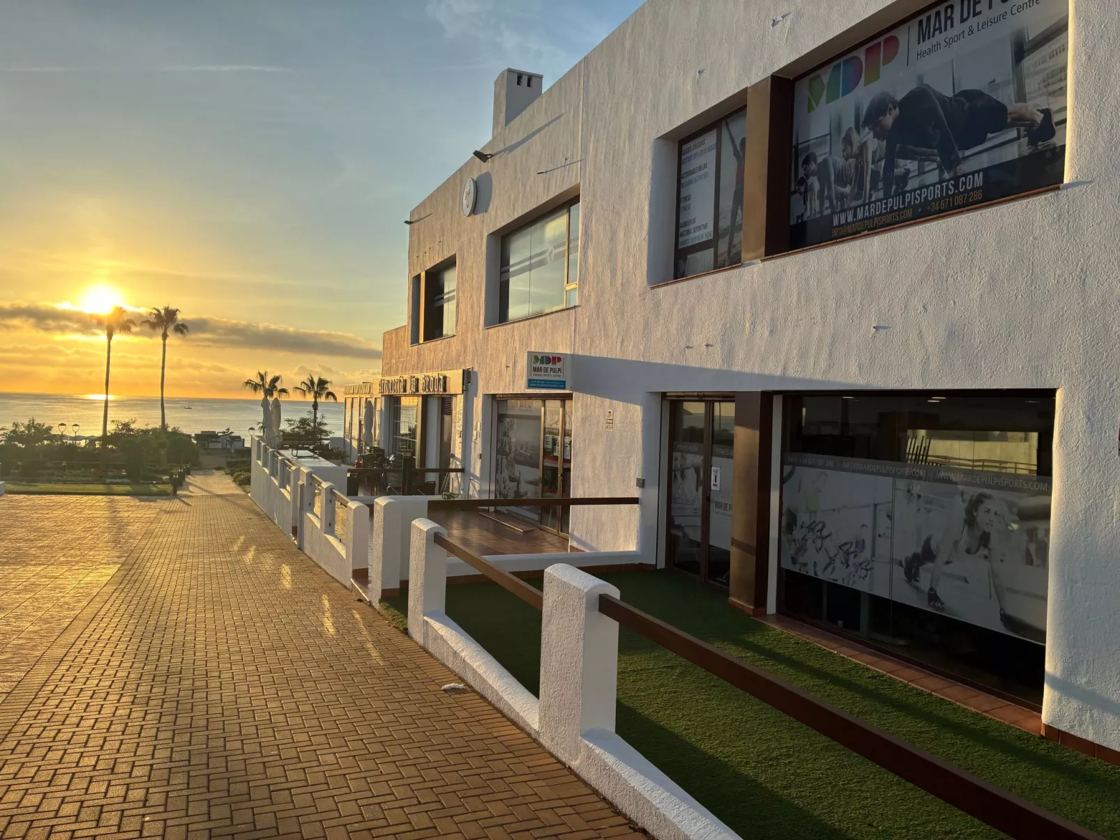 Entspannungs- und Aktivitätsumgebung - E-Ladegerät-Draußen