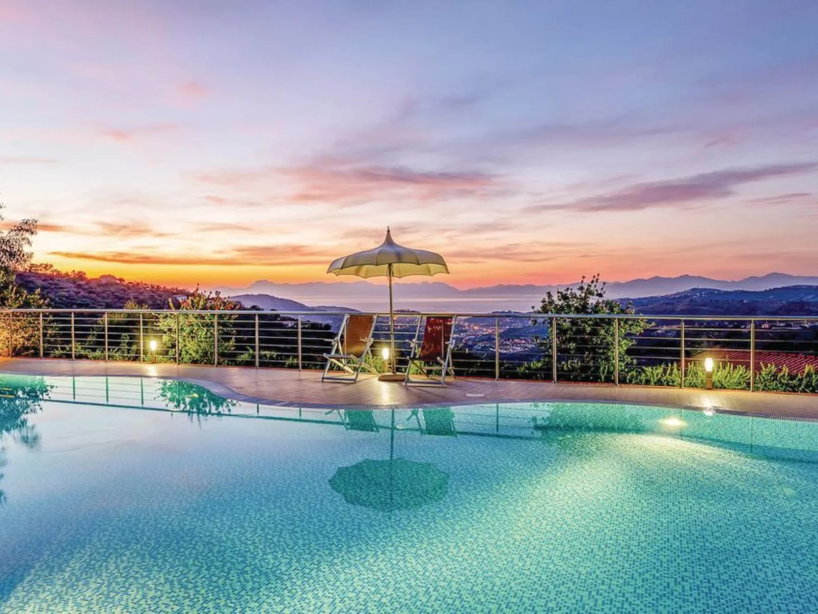 Mit Aussicht und Pool