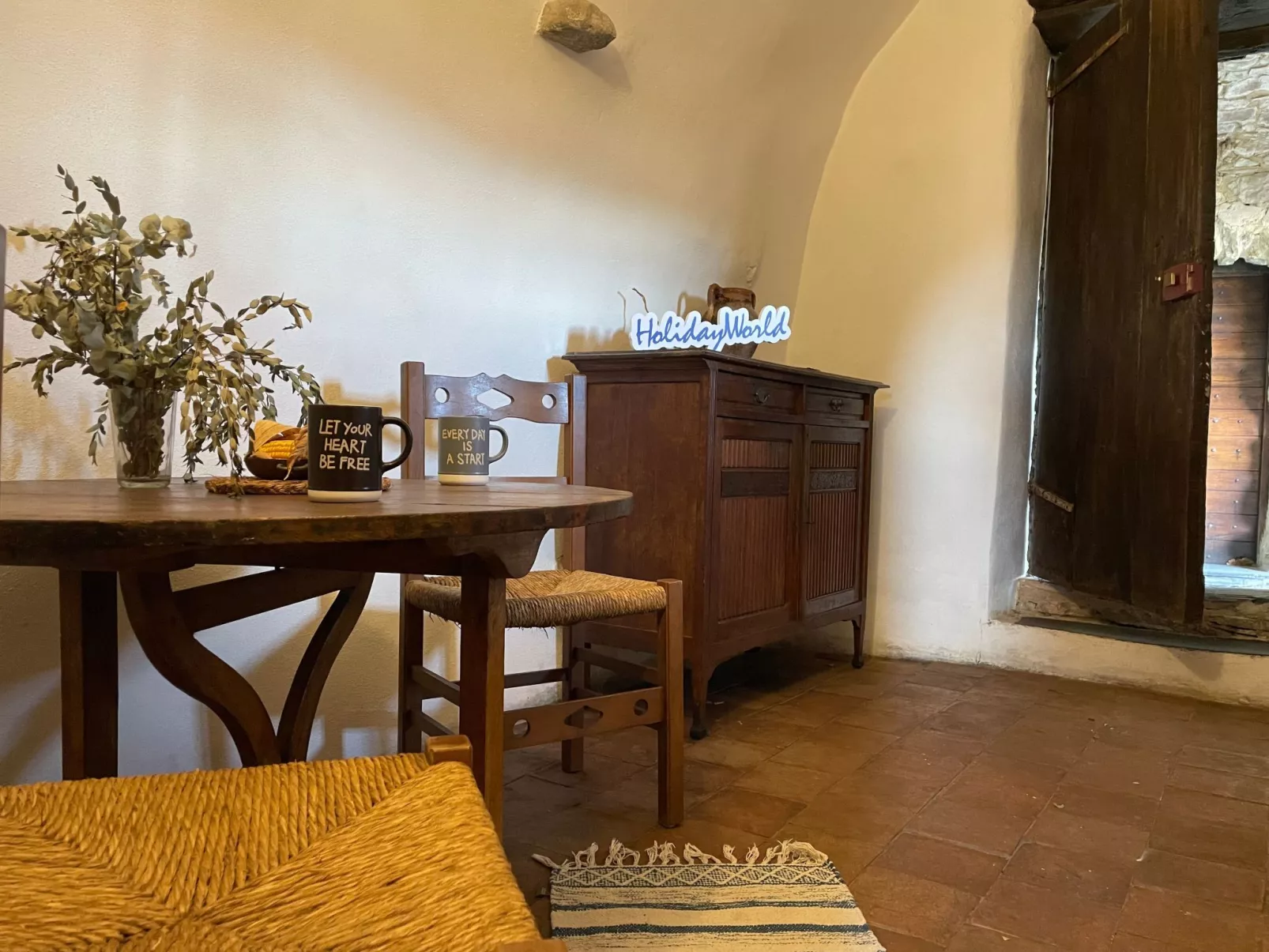 Mountains' View by Holiday World-Inside