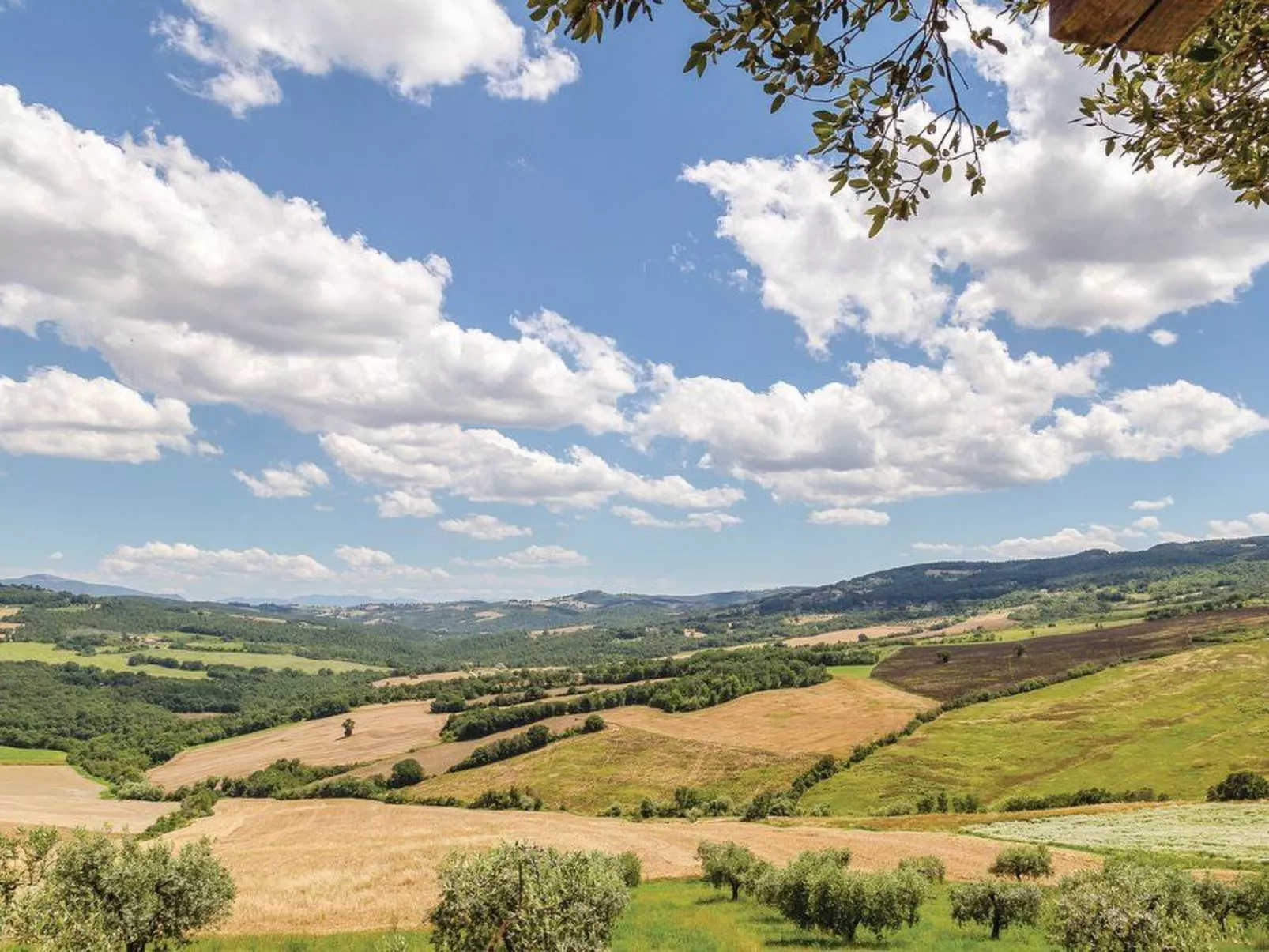 Unterkunft in einer Höhle mit Whirlpool-Outside