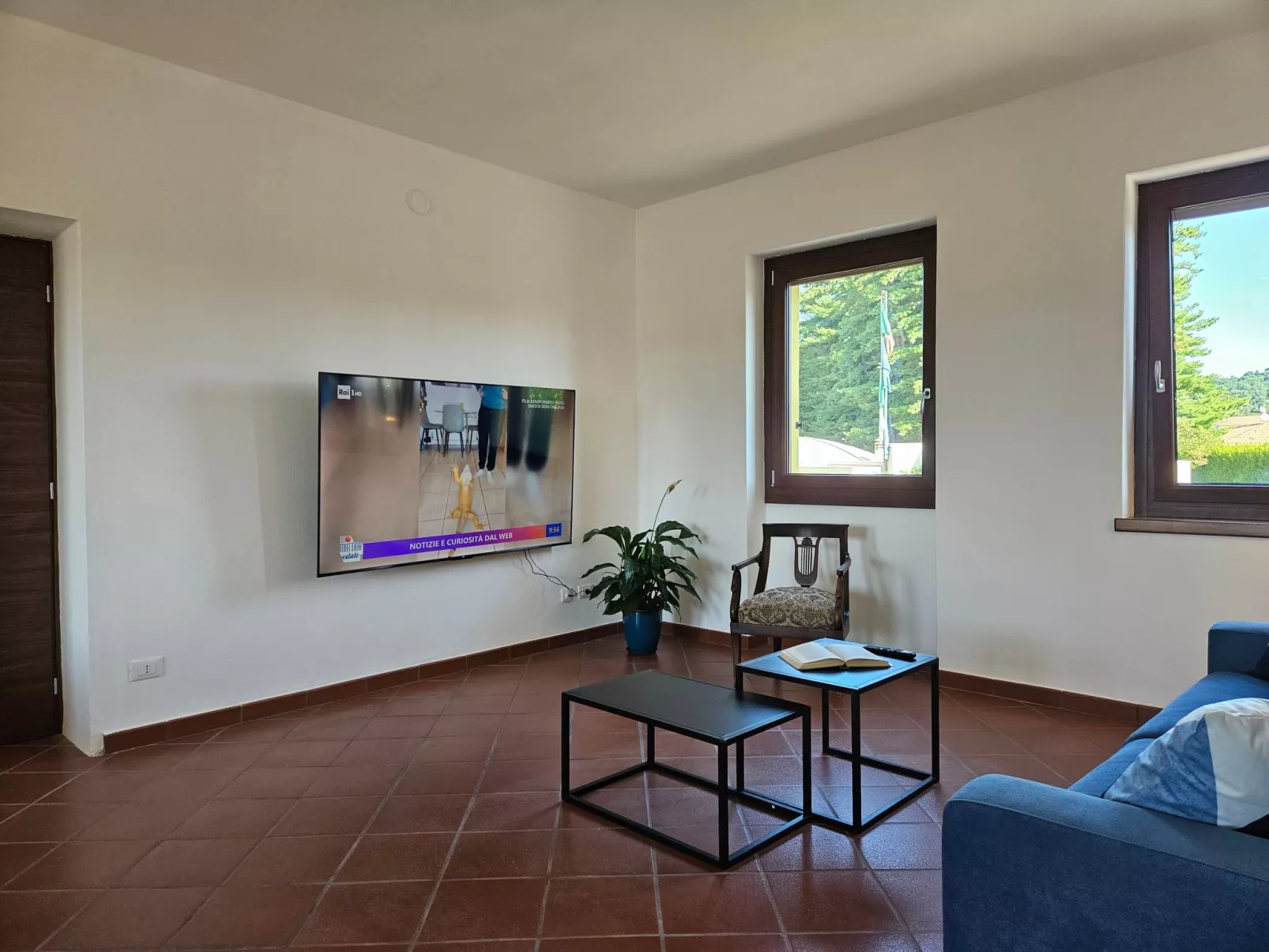 Zwischen Seen und Hügeln in Pina by Holiday World-Drinnen